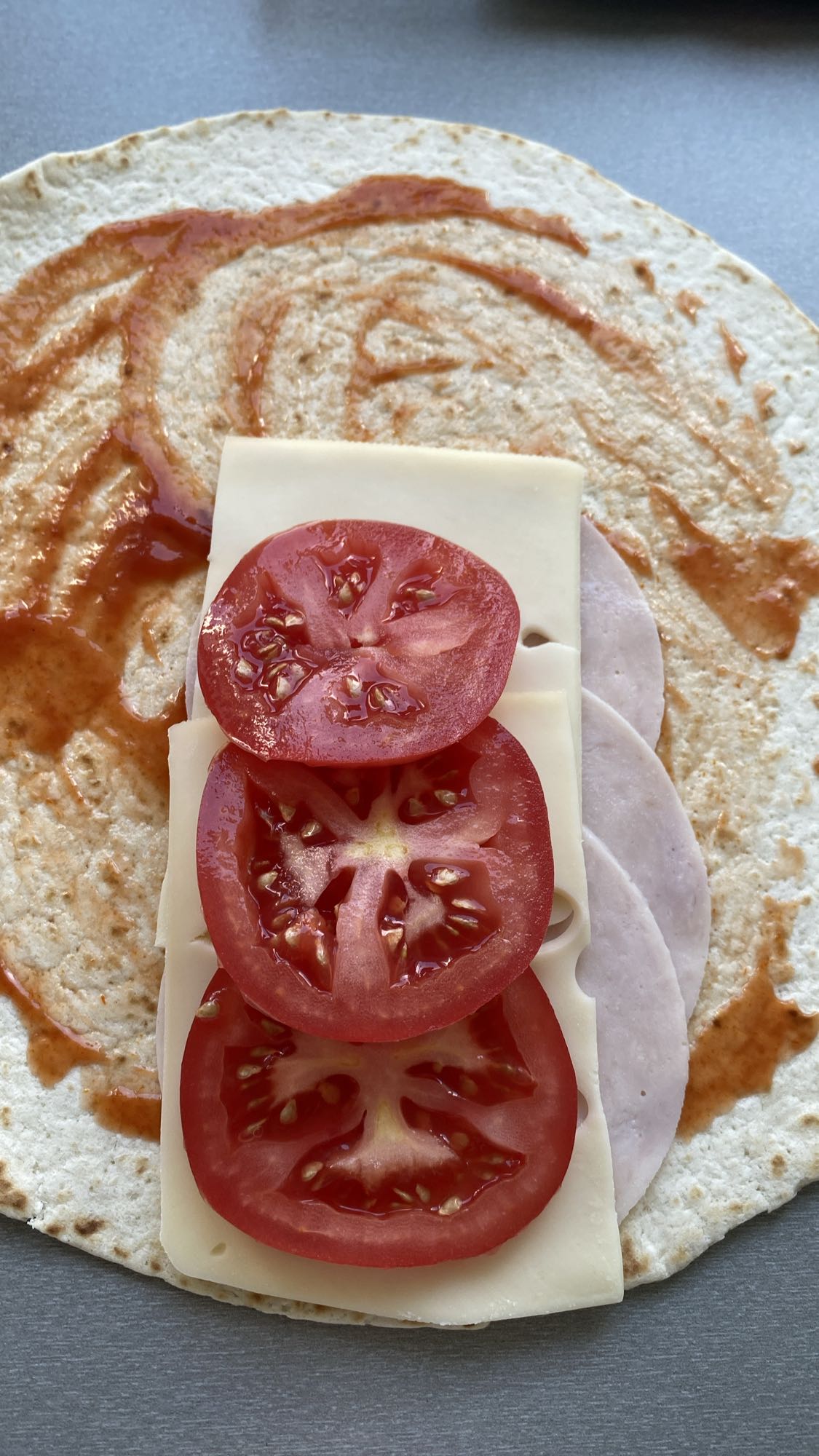 Wrap z szynką i serem