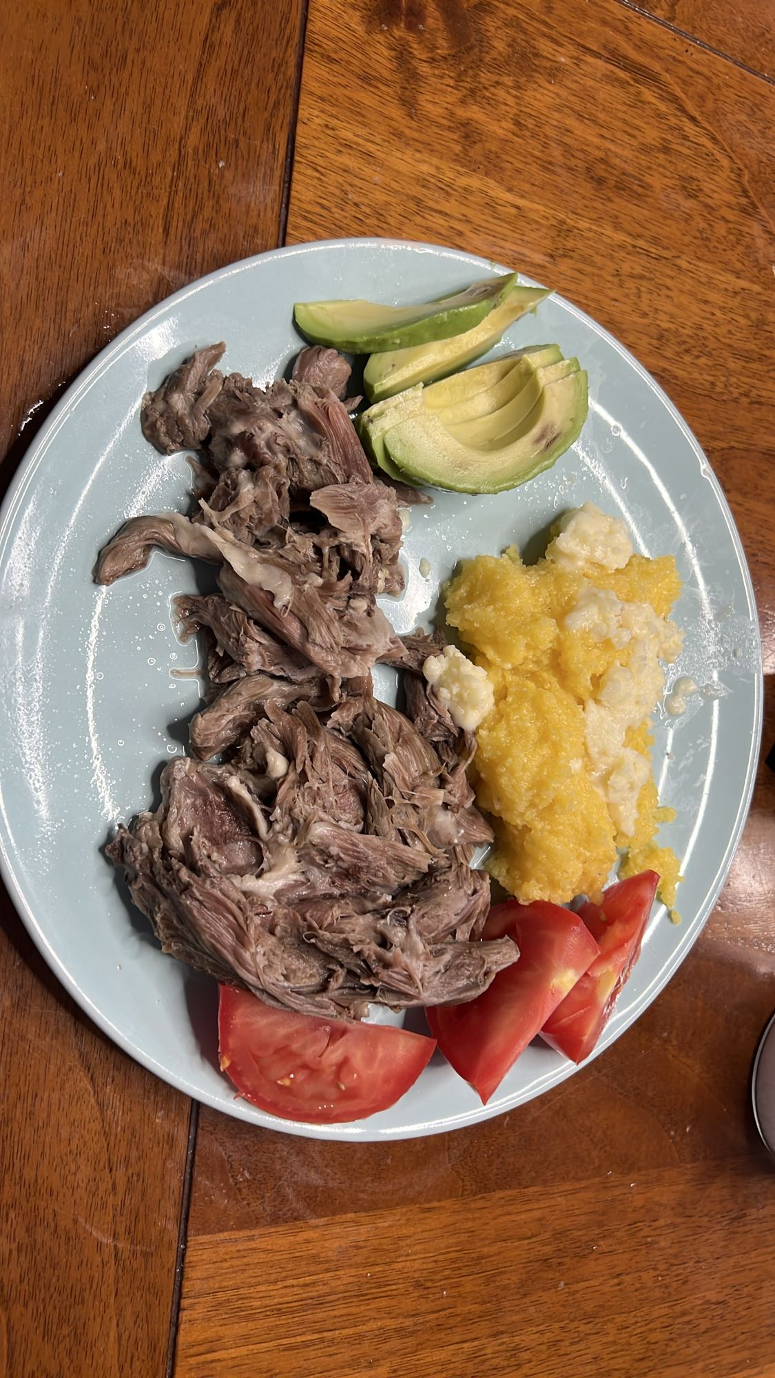 Friptură cu mămăligă