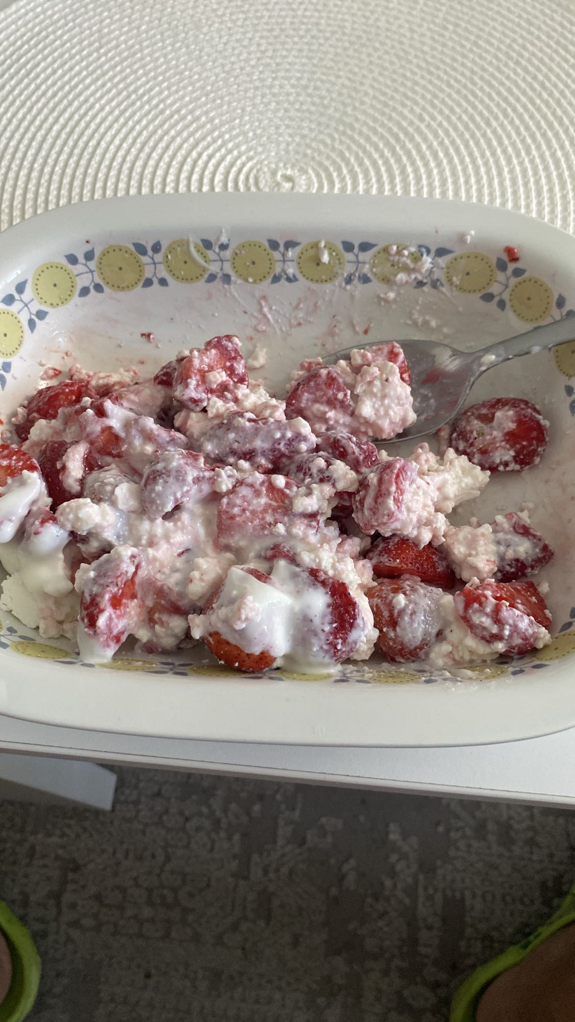 Twaróg z truskawkami