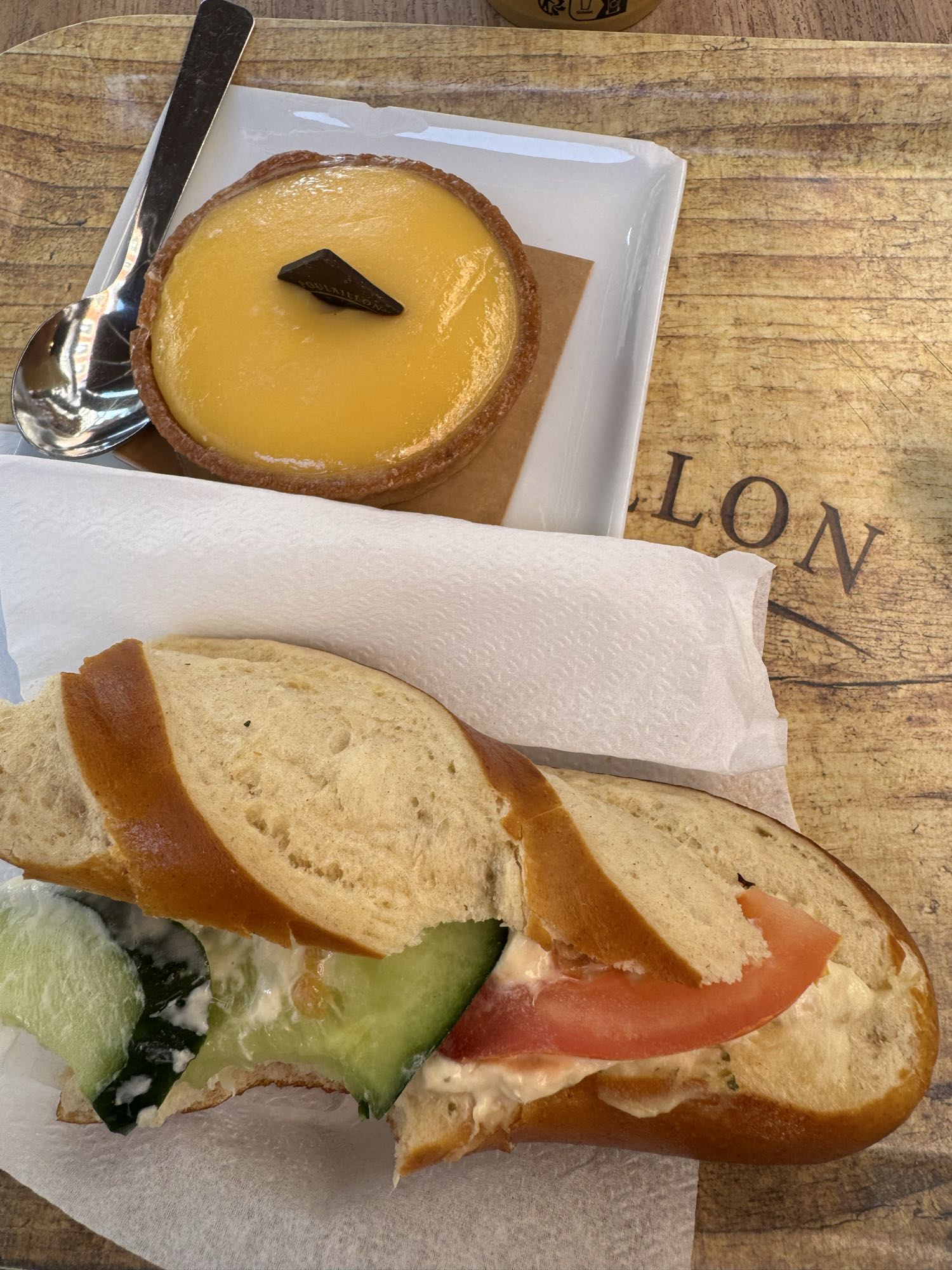 Sandwich et tarte au citron