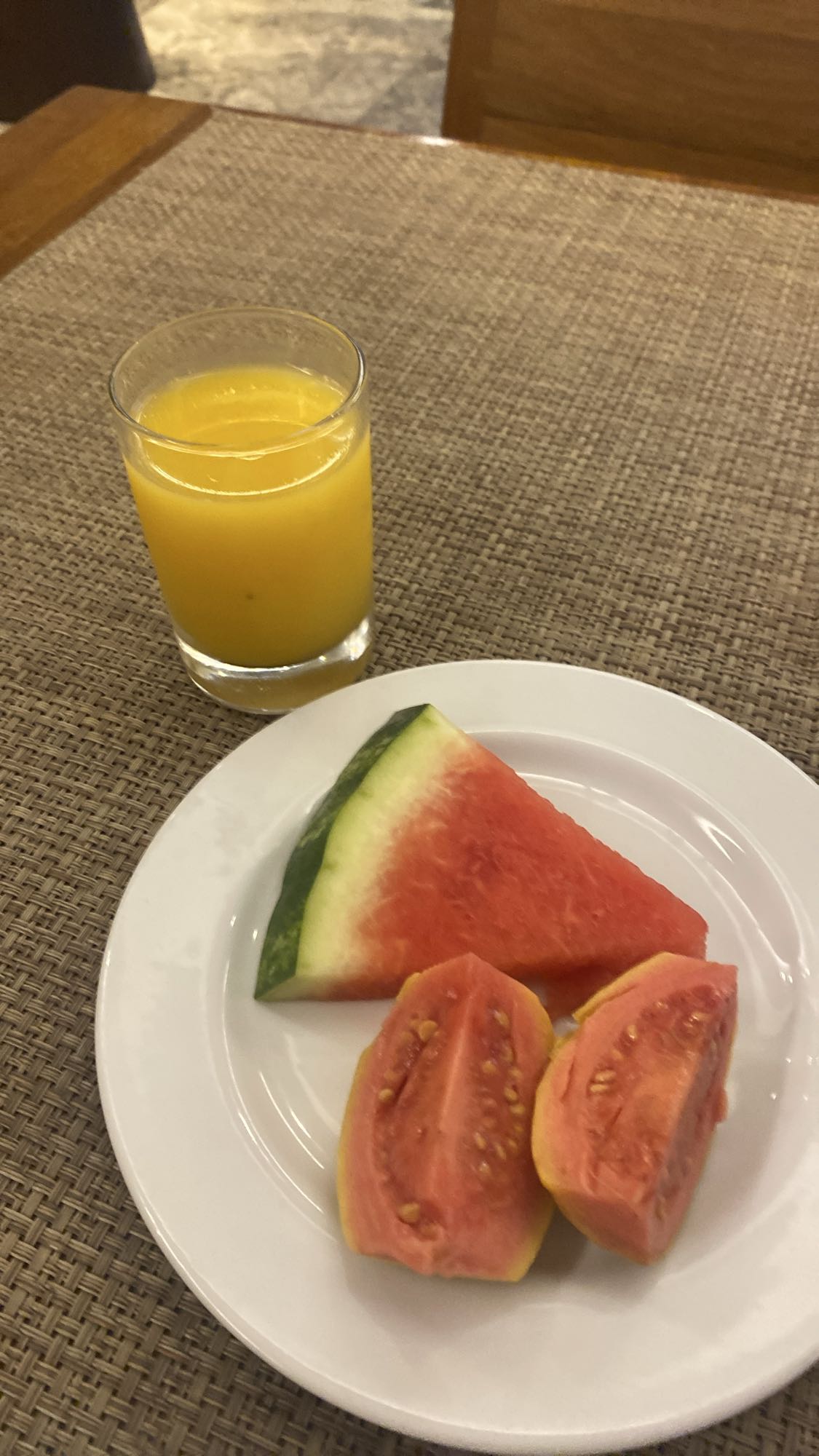 Frutas e suco matinal