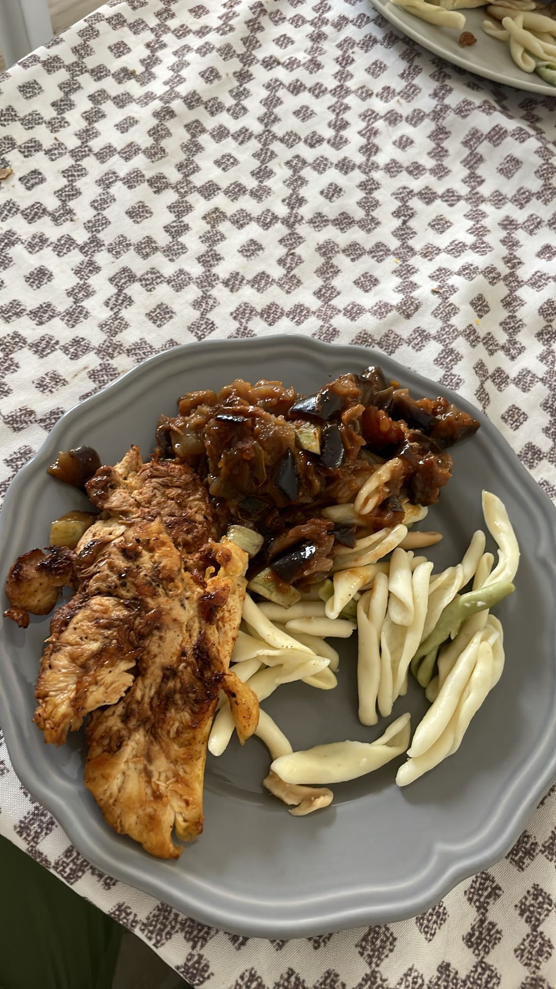 Piept de pui cu legume