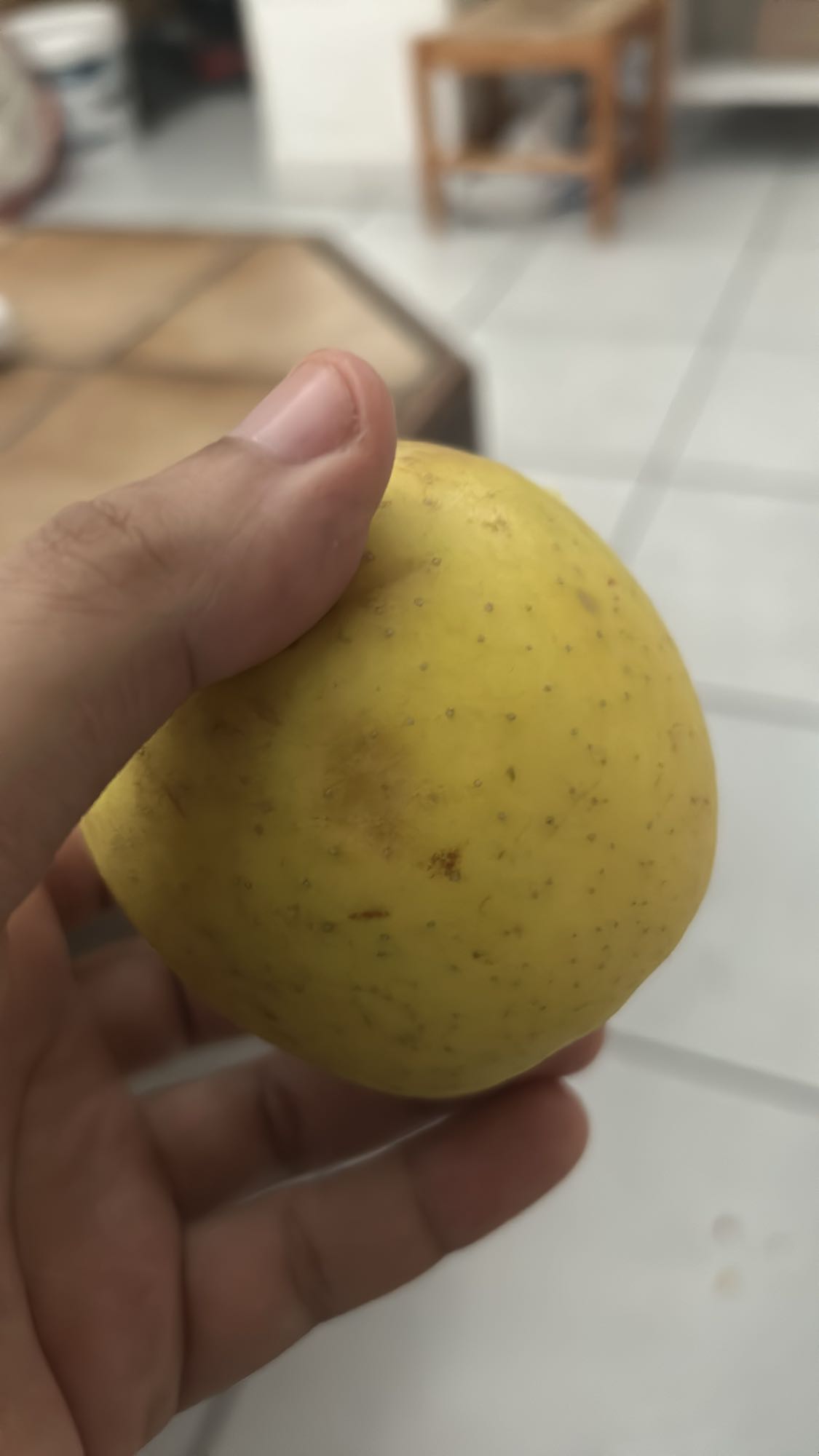 Pomme jaune entière