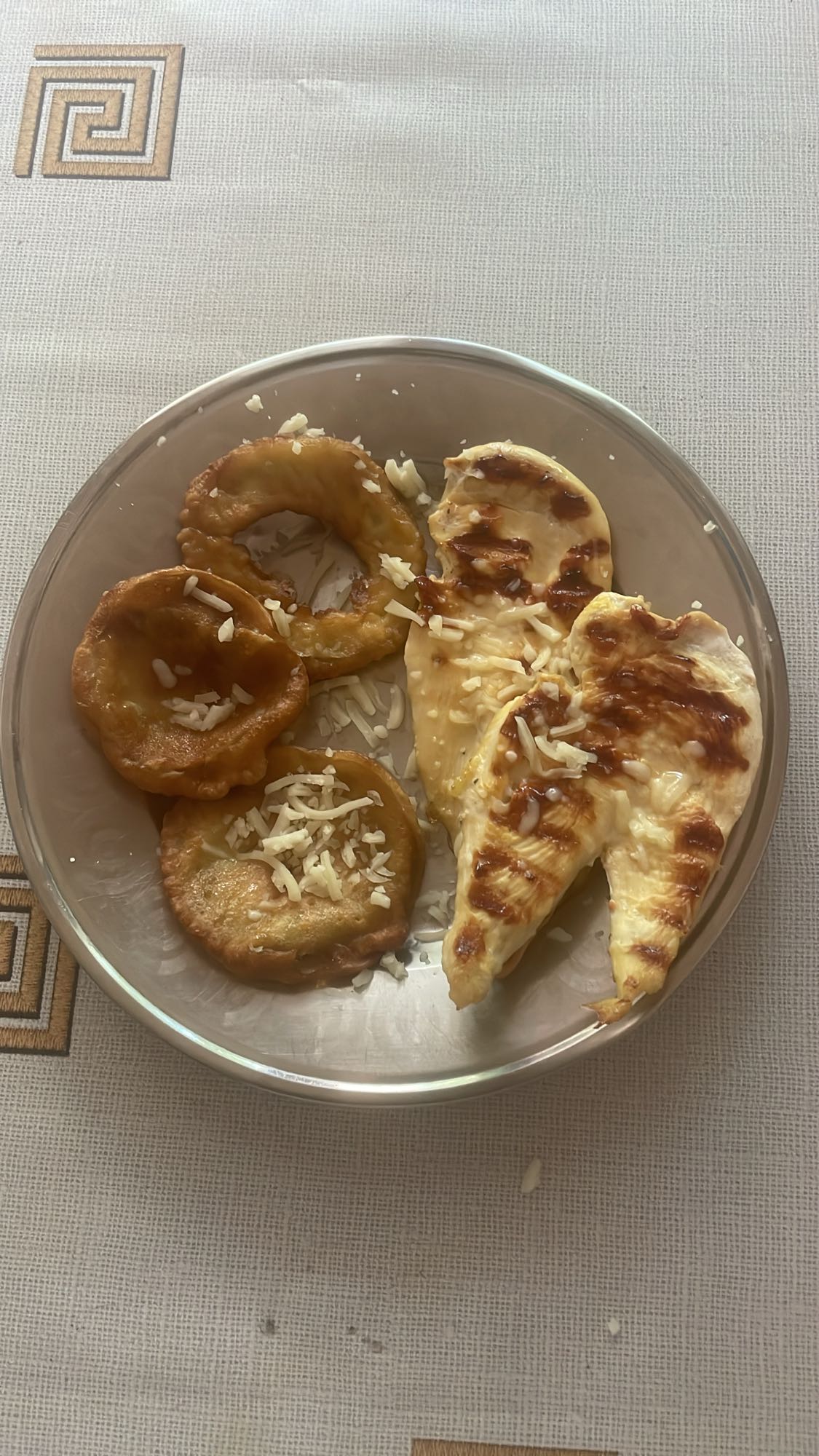 Piept pui cu rondele prajite