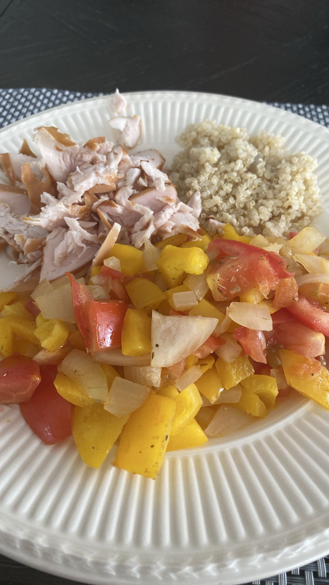 Kipfilet met quinoa en groenten