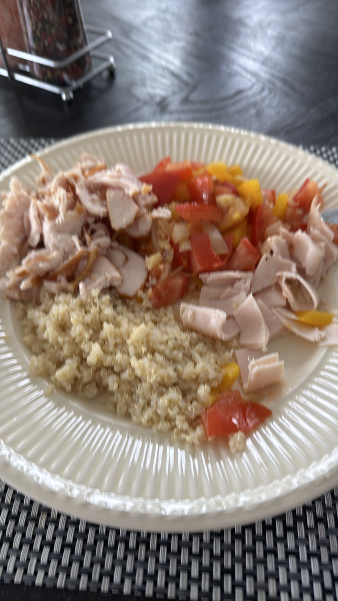 quinoa met kipfilet en paprika