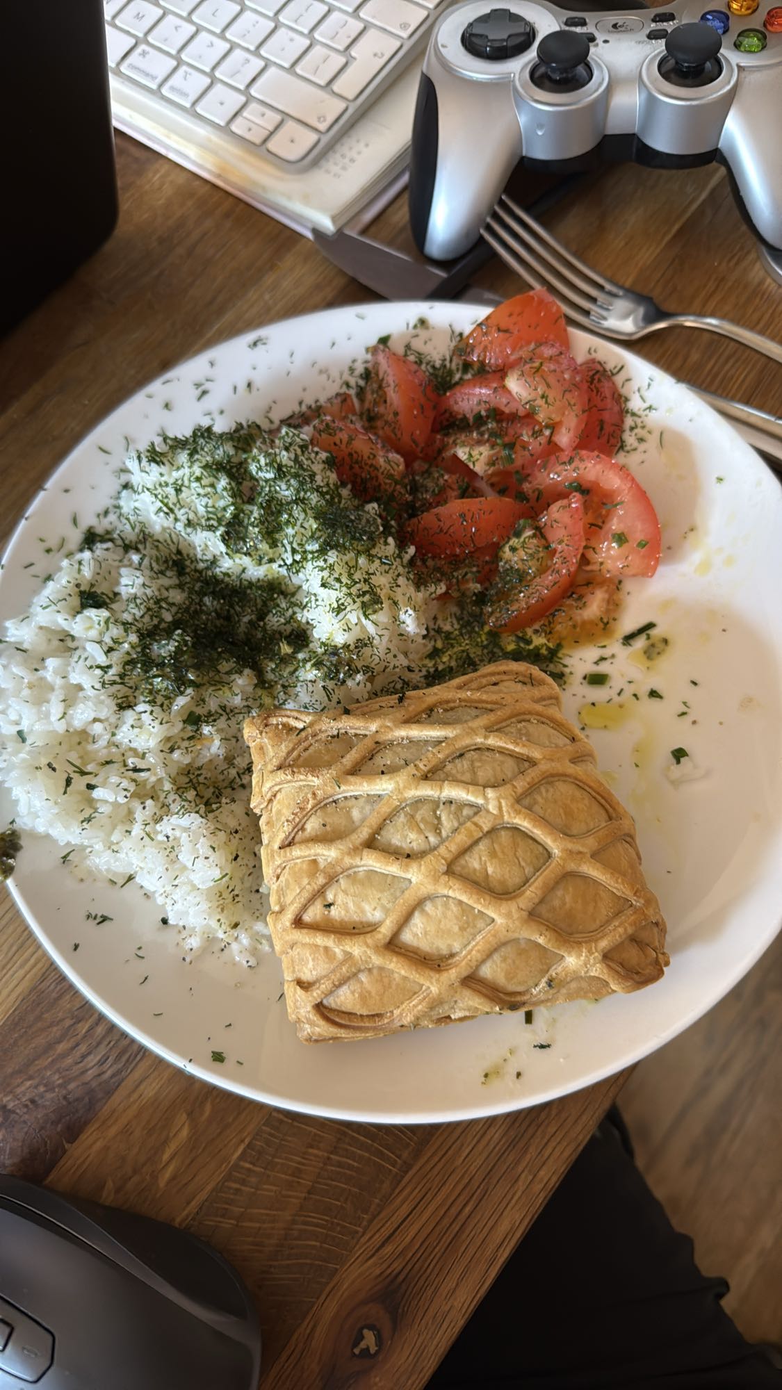 Salmon en croute with rice & salad