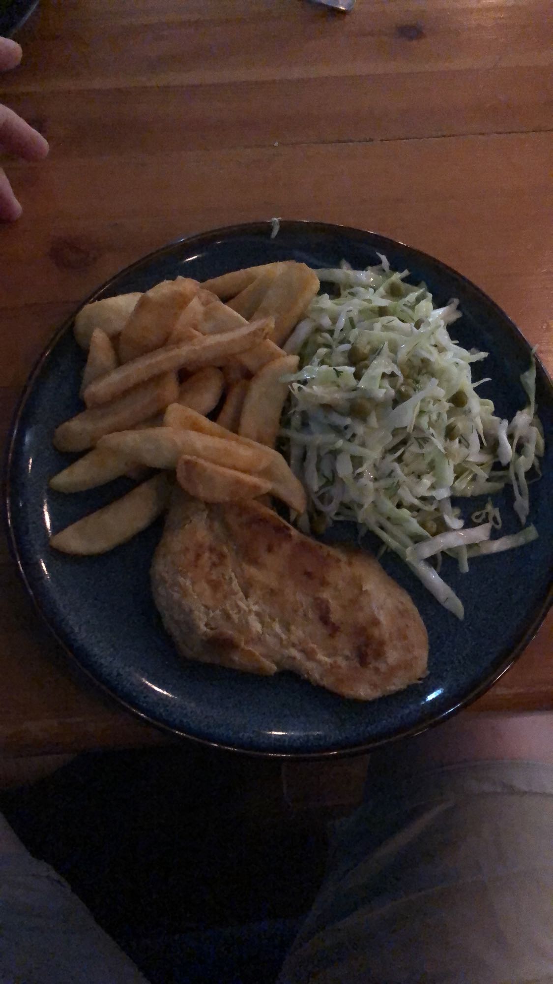 курица с картофелем и салатом