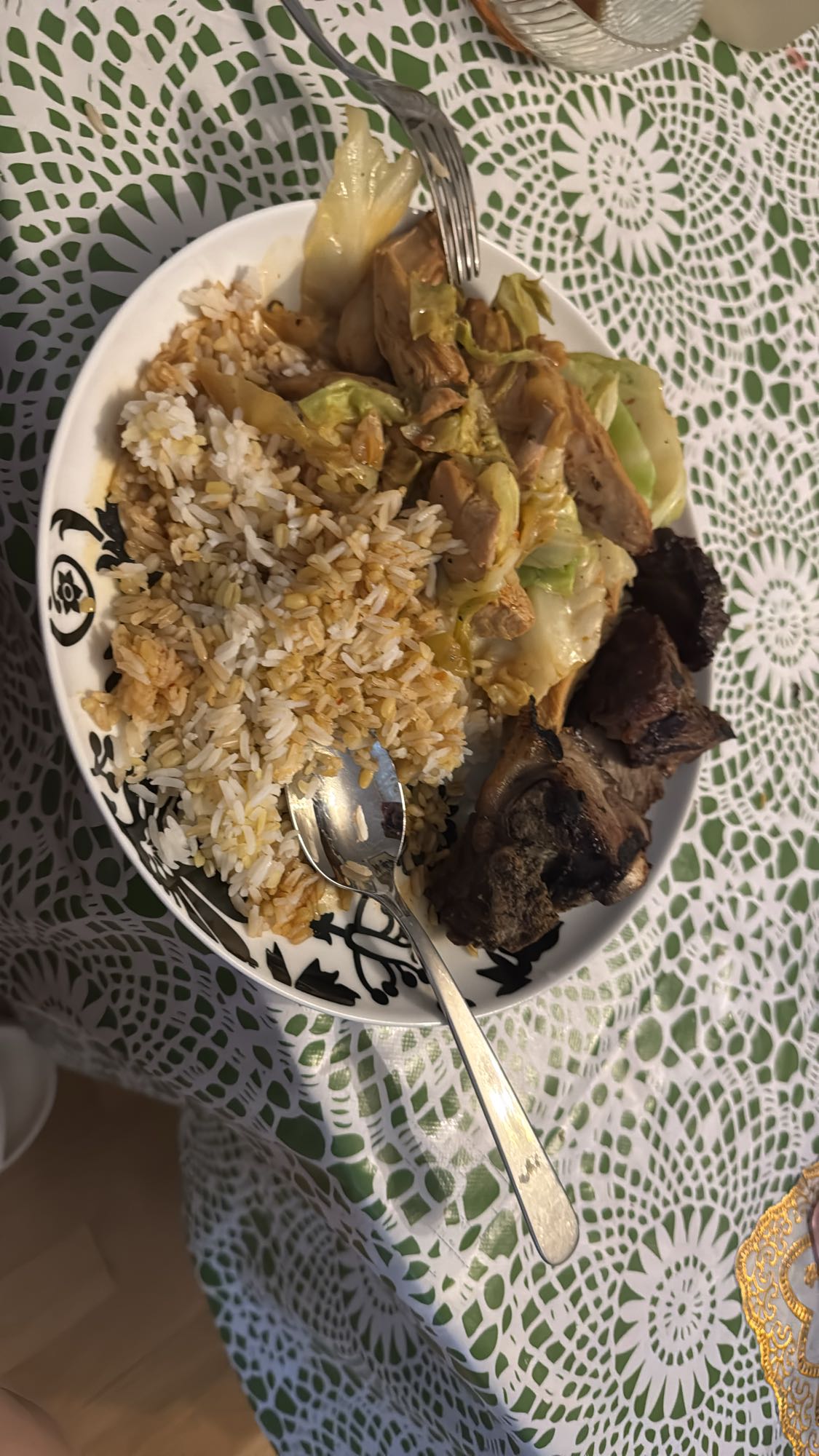 Ris med kött och kål