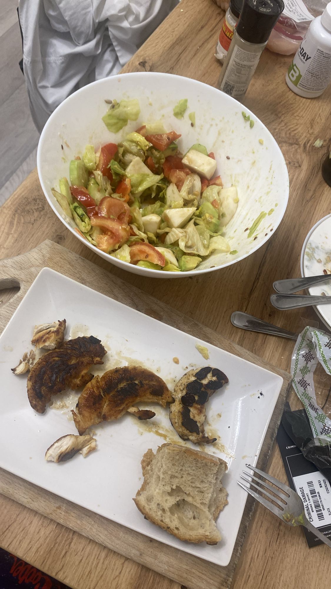 Salată cu pui la grătar