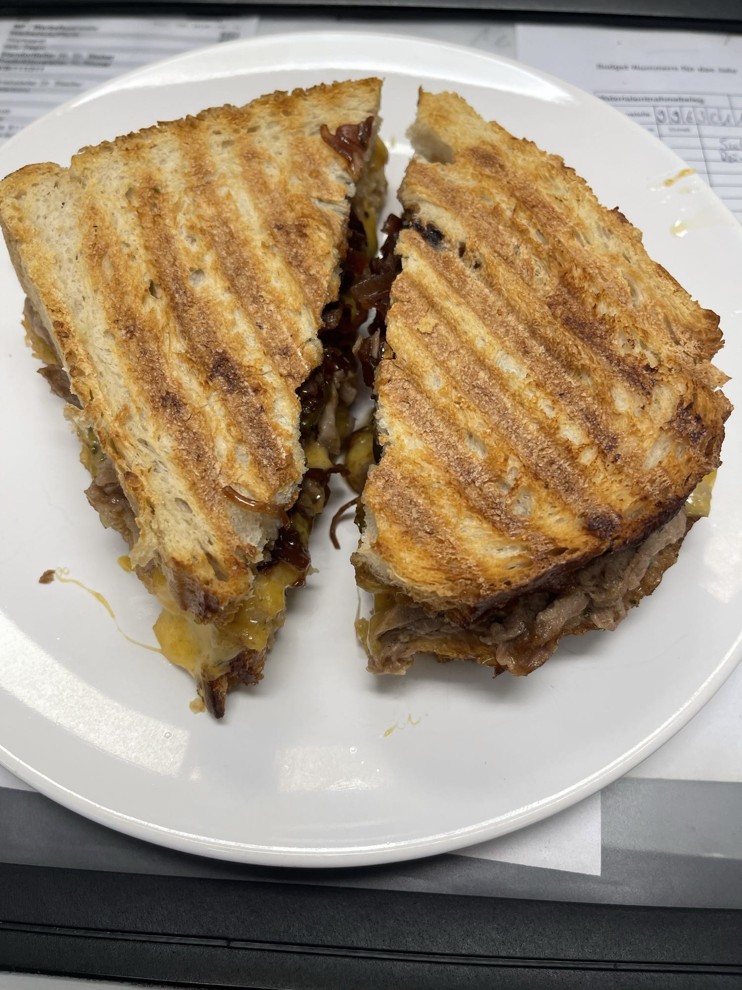 Gegrilltes Rindfleisch-Sandwich