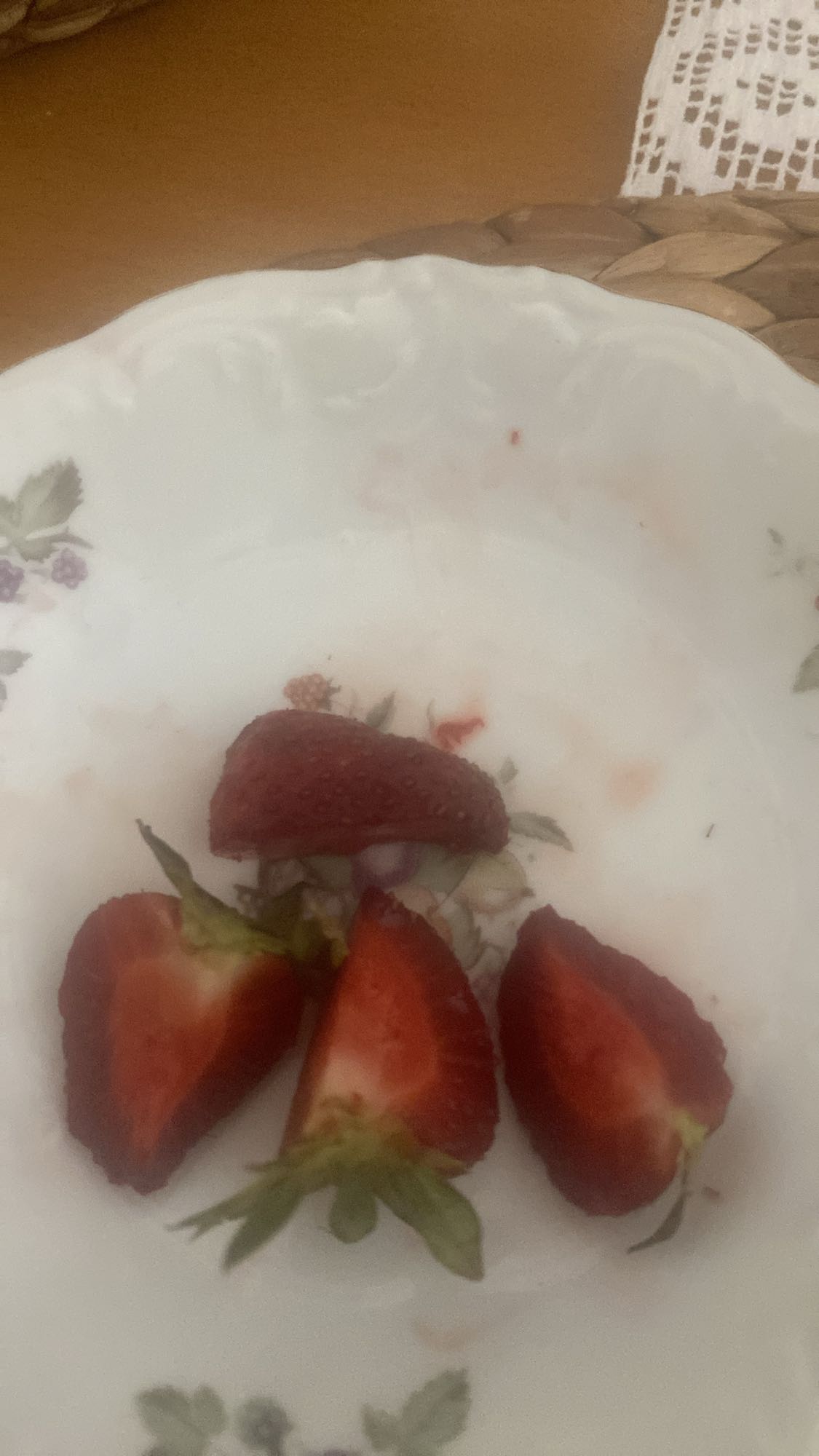 Truskawki na talerzu