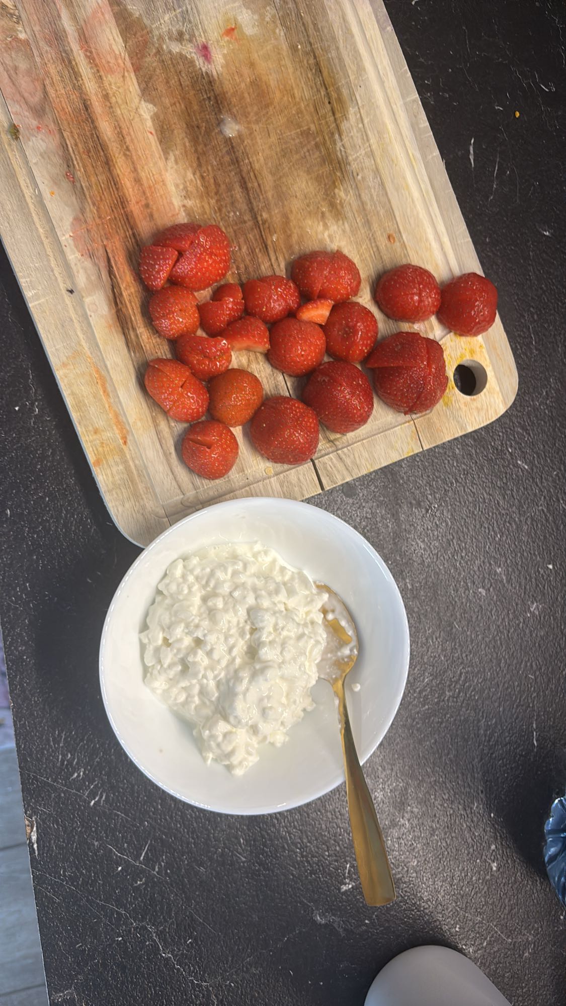 Twaróg z truskawkami