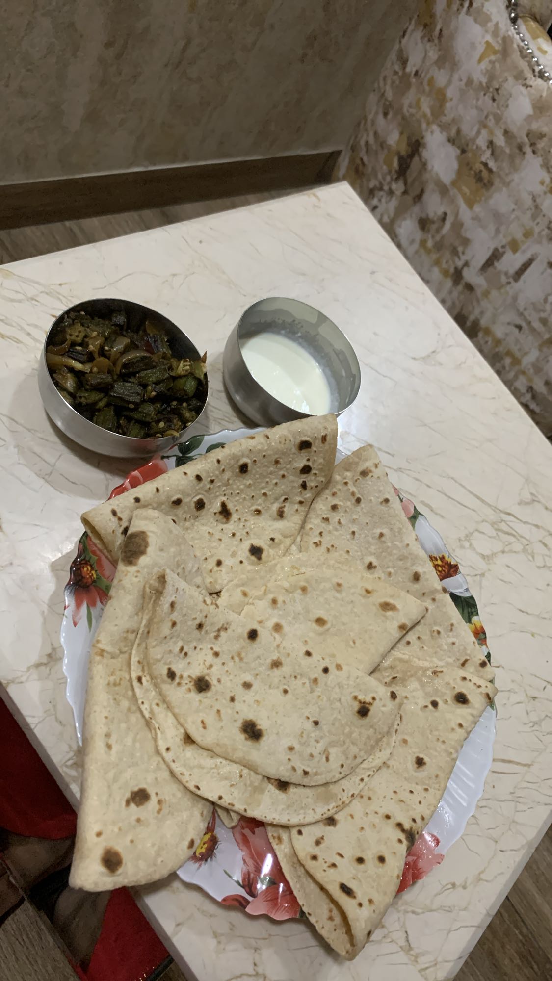 Roti with bhindi & curd