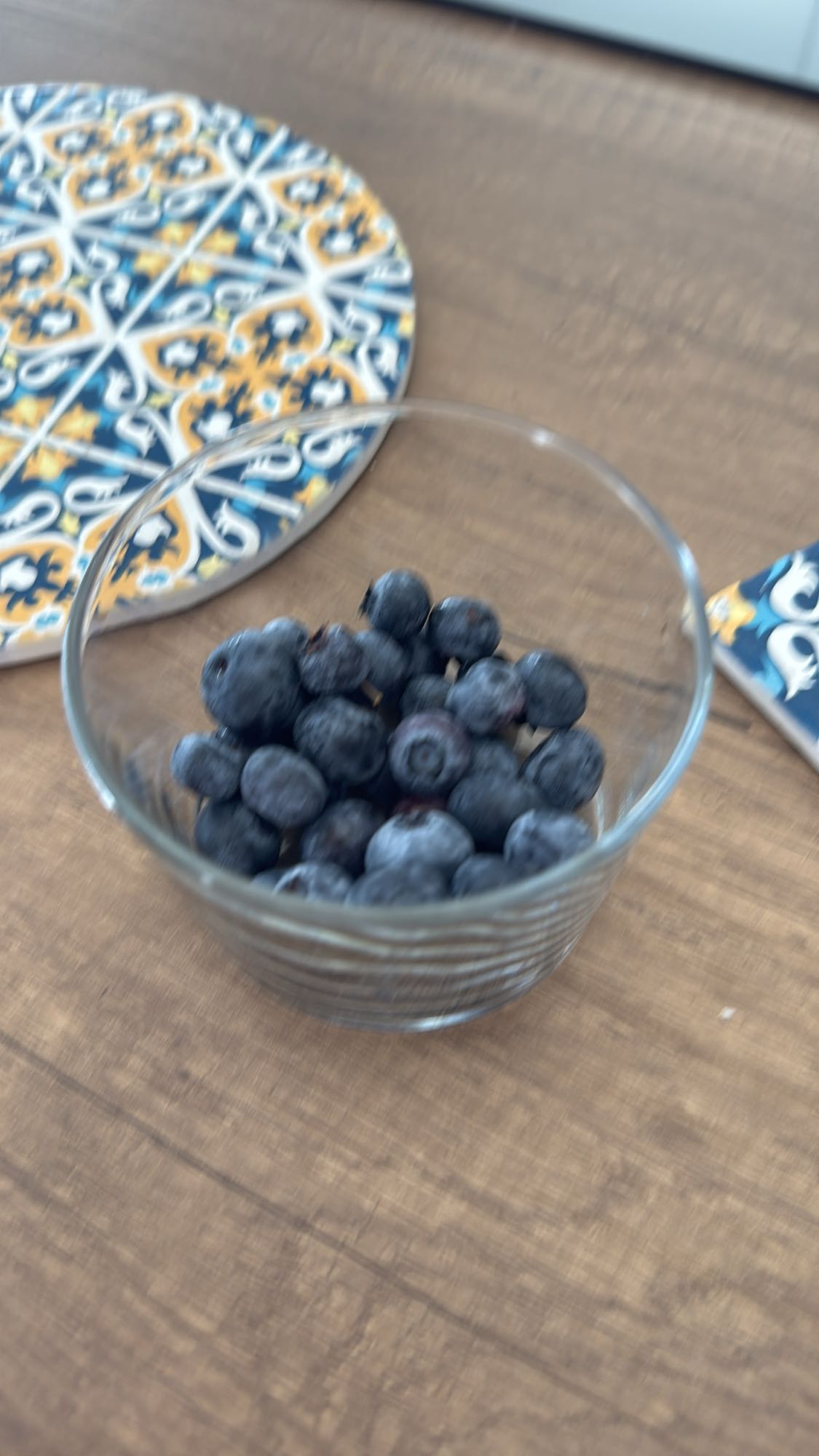 Taze yaban mersini kasesi