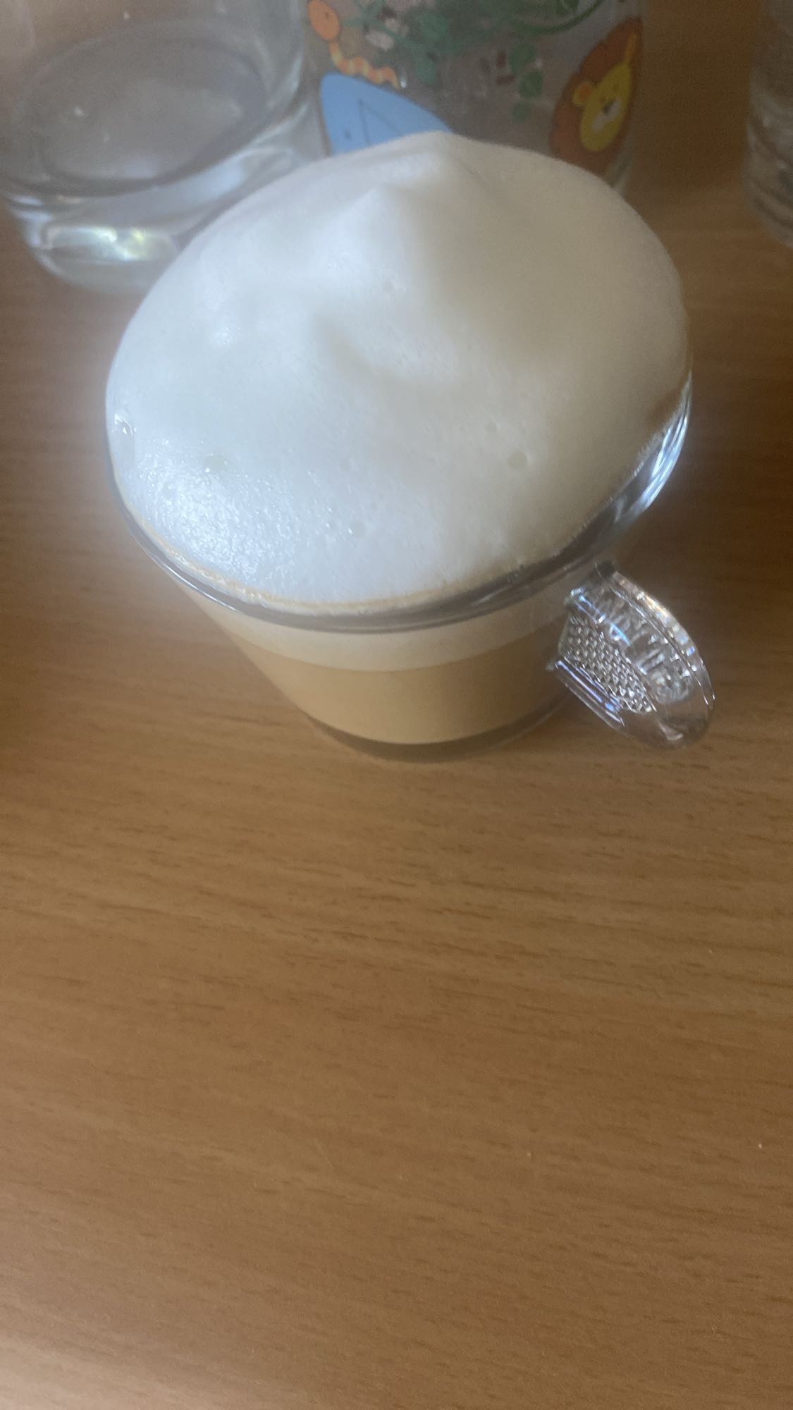 kawa z mleczną pianką