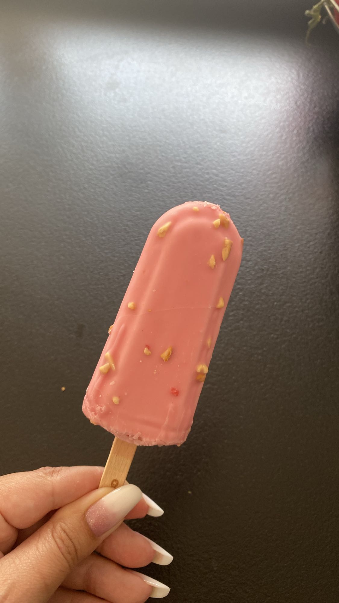 Înghețată cu glazură roz
