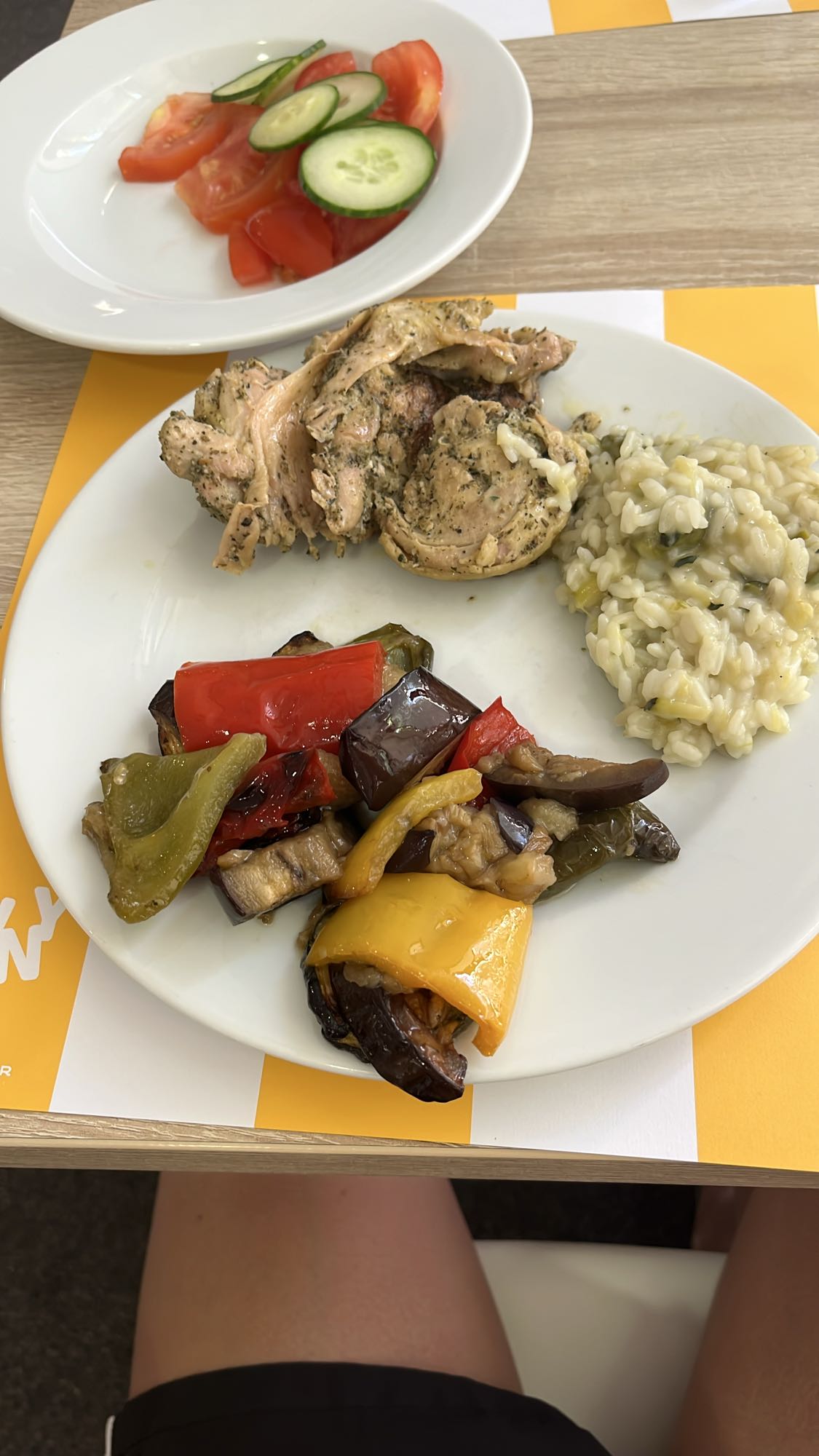 Pollo con arroz y verduras