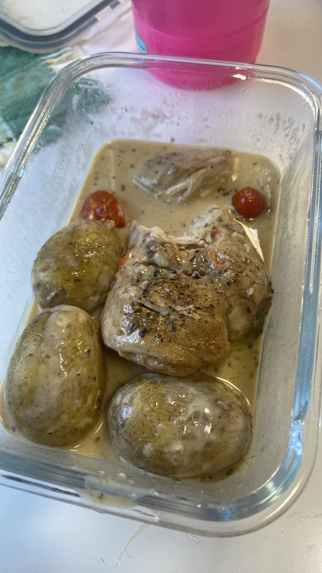 Kyckling med potatis i sås