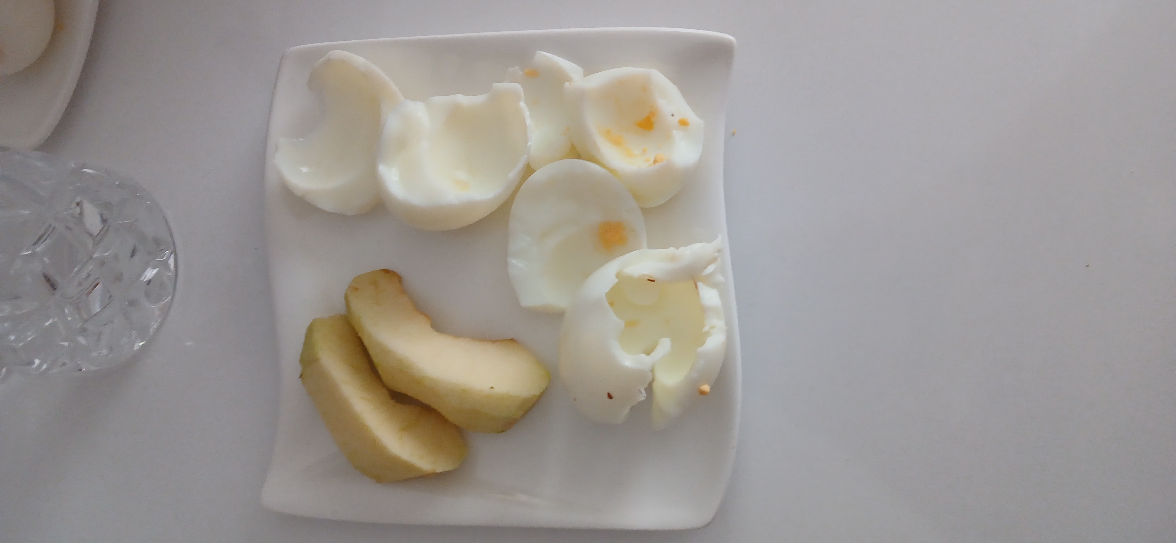 Egg whites and apple slices