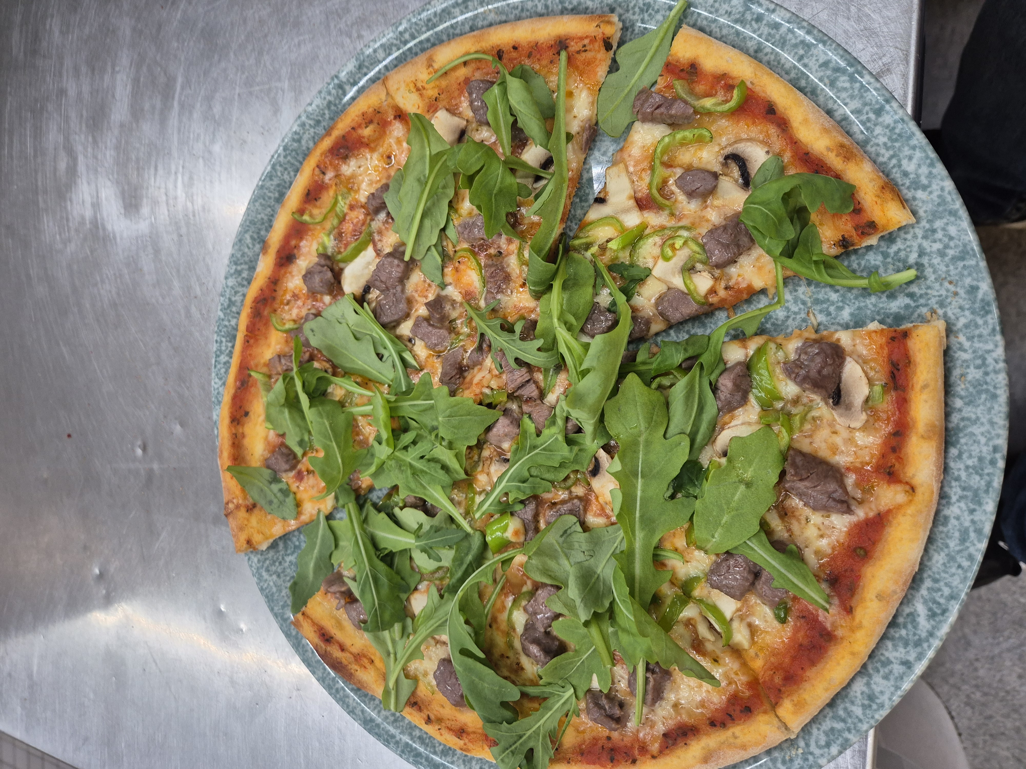 Pizza med nötkött & rucola