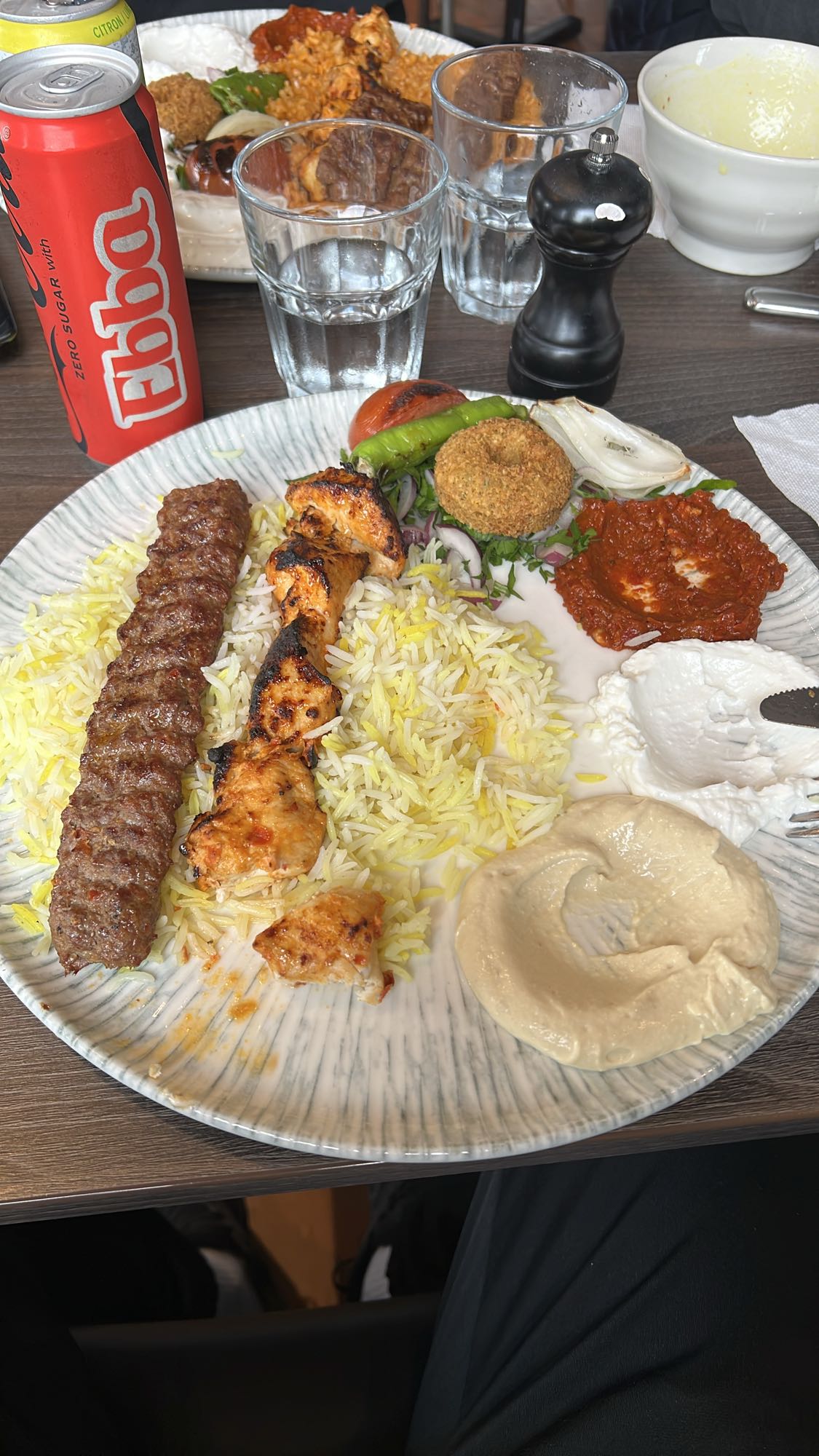 Mixgrill med ris & såser