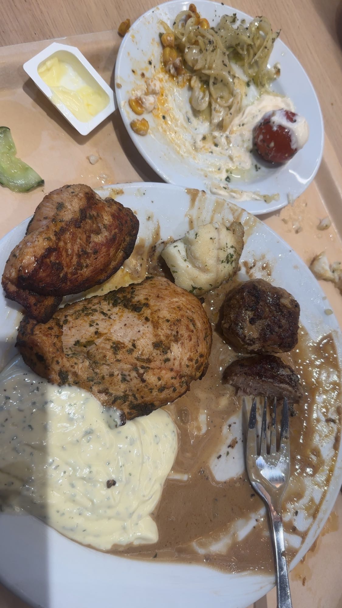 Blandad kötträtt med sås