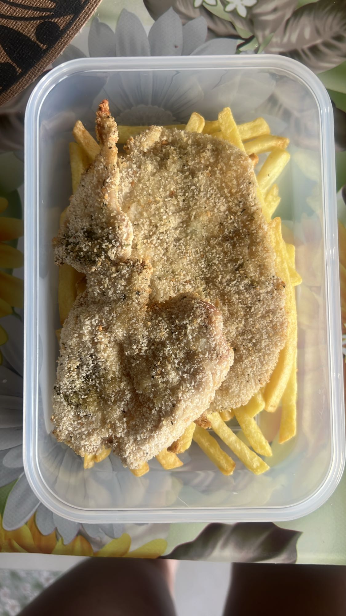 Șnițel cu cartofi prăjiți