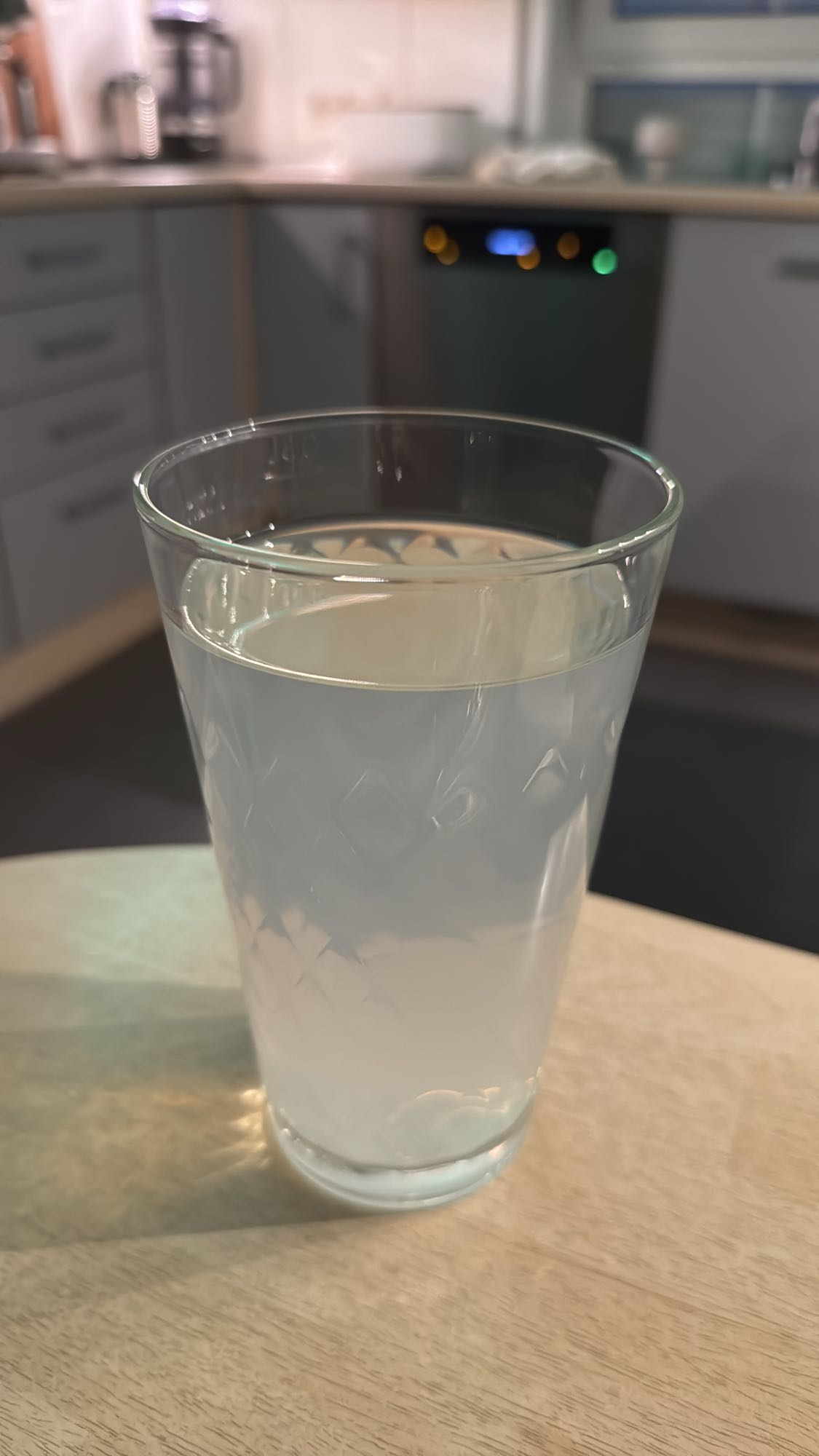 Wasser mit 100% Zitronen Direktsaft