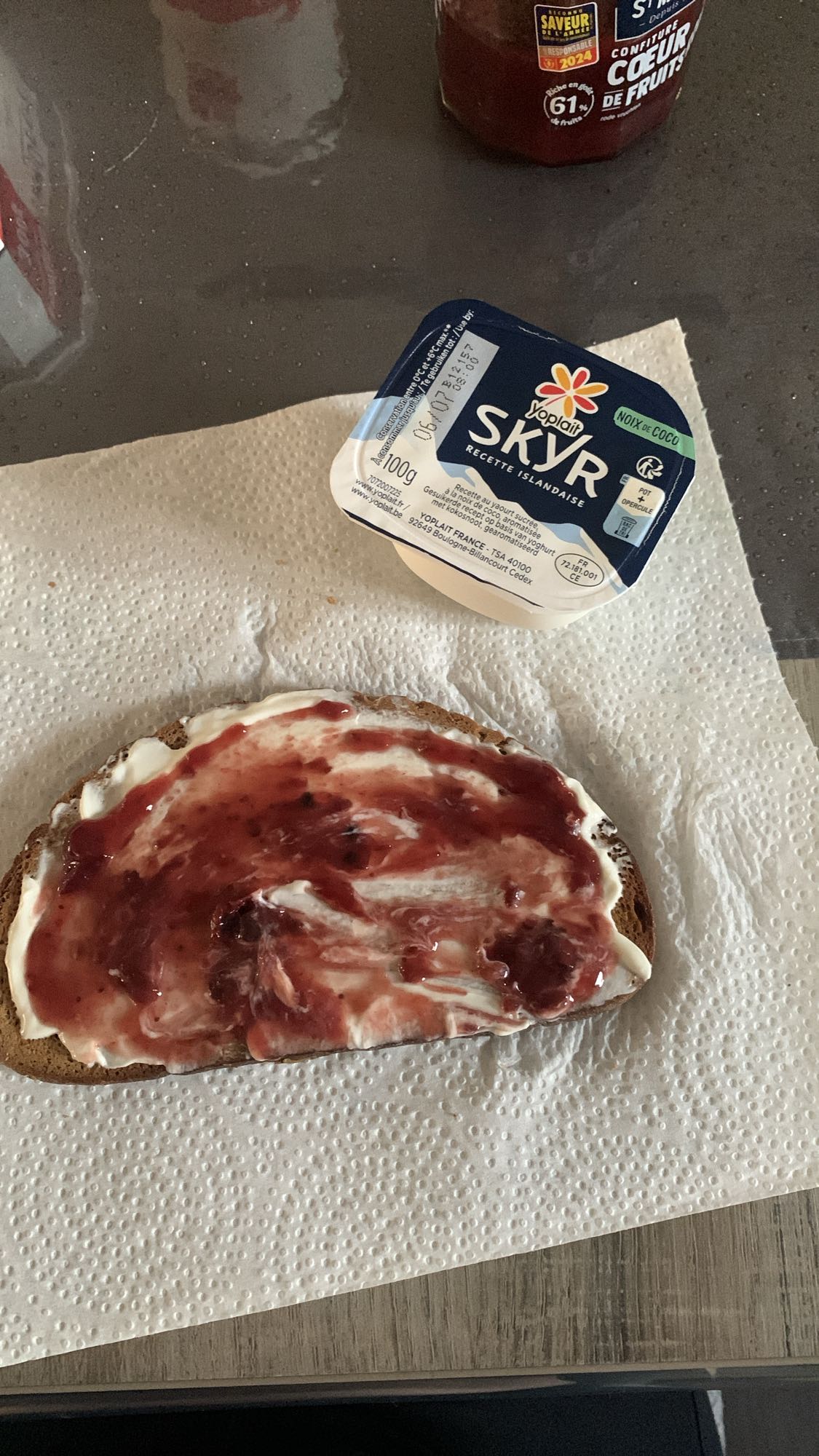 Tartine skyr confiture