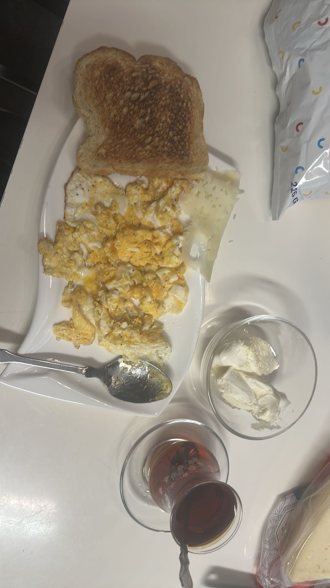 Frukost med ägg och ost