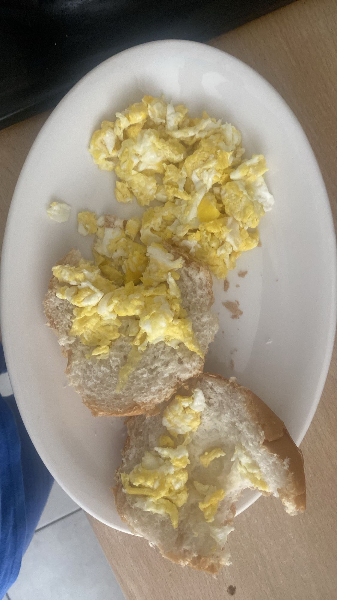 Scrambled eggs on bread