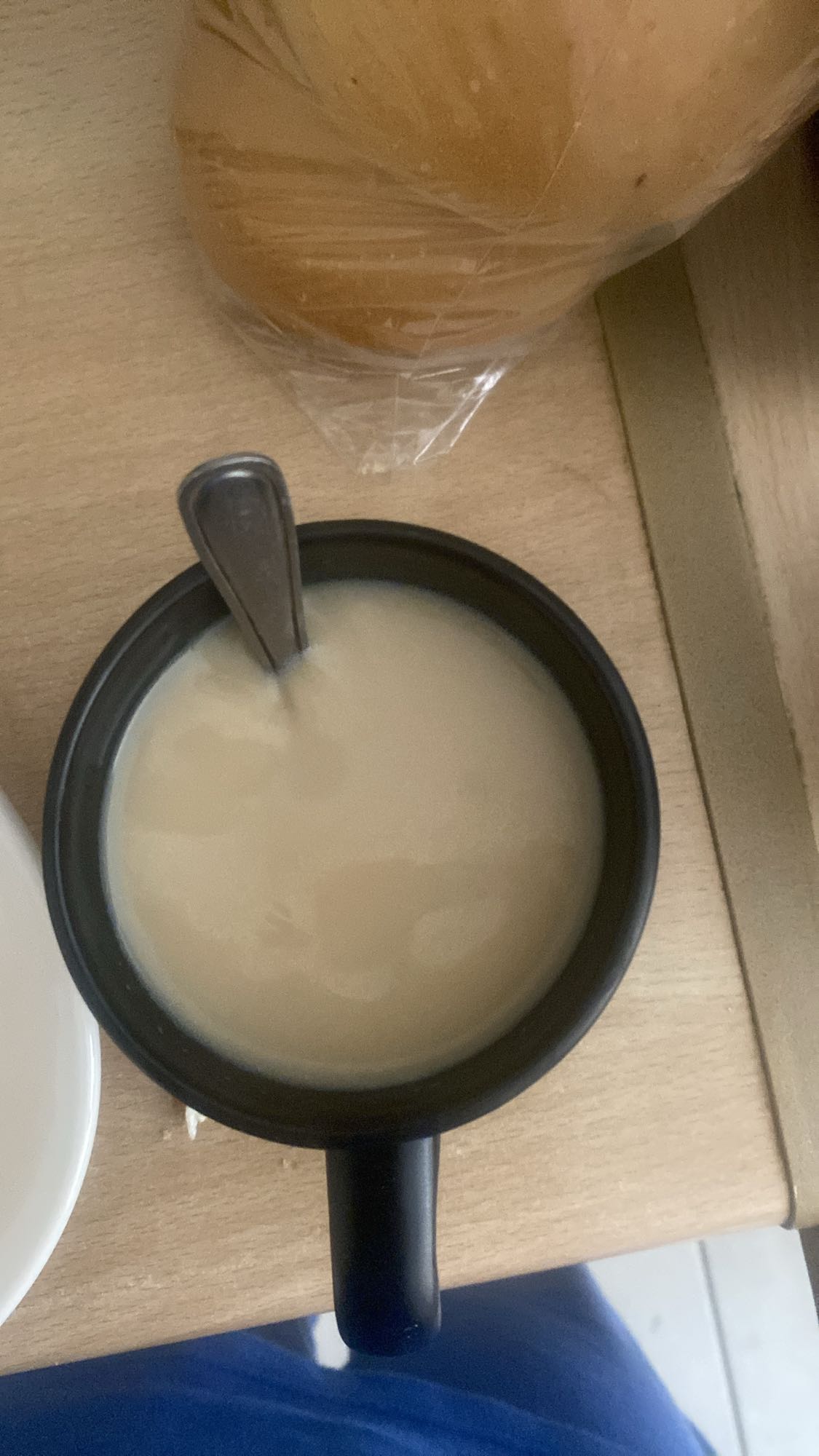 Coffee with milk and two teaspoons of brown sugar