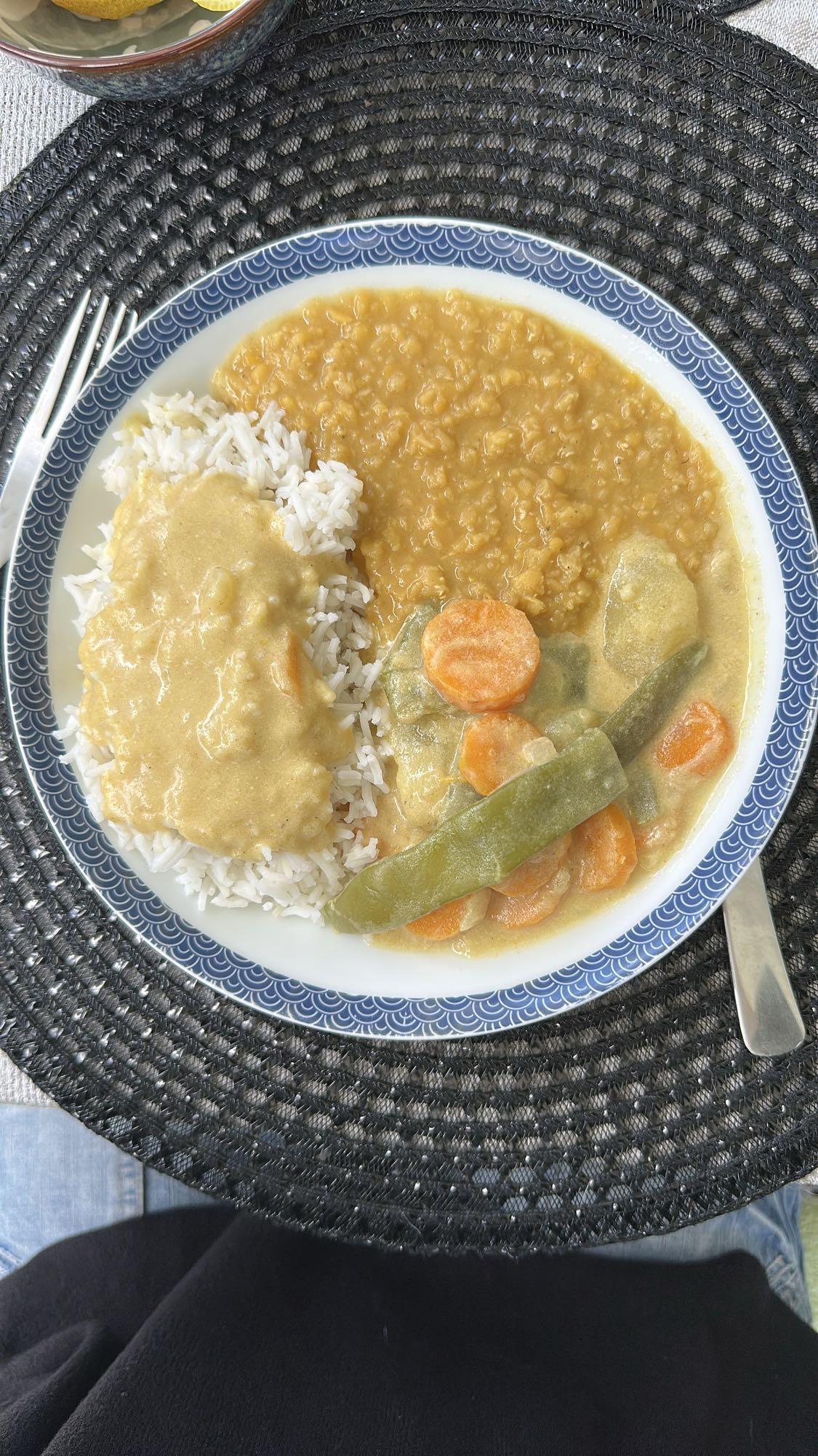 Riz, lentilles et légumes au curry