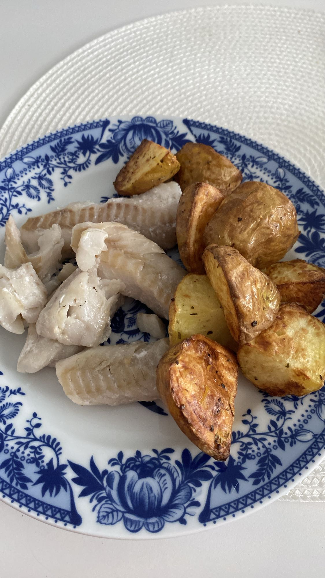 Ryba z pieczonymi ziemniakami