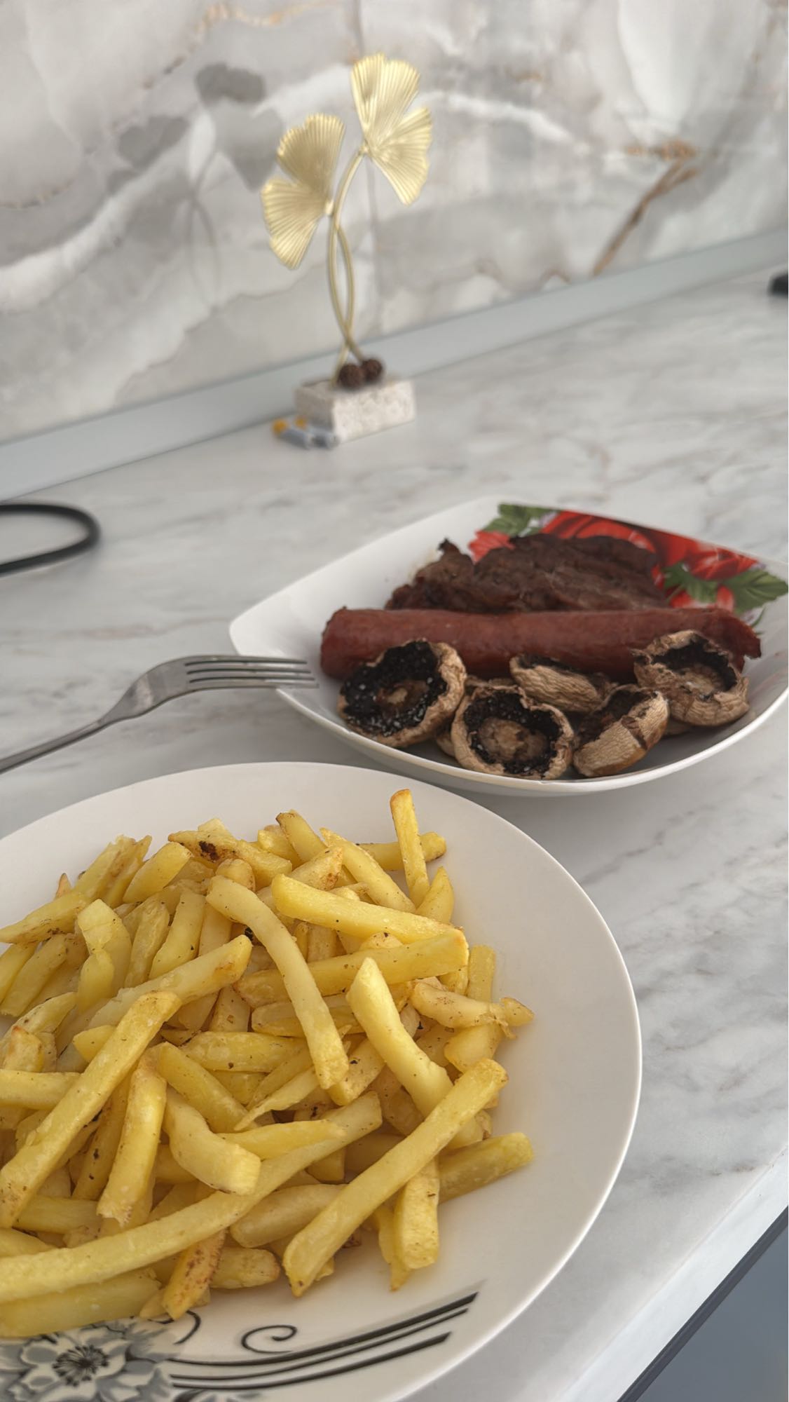 Cartofi cu carne și ciuperci