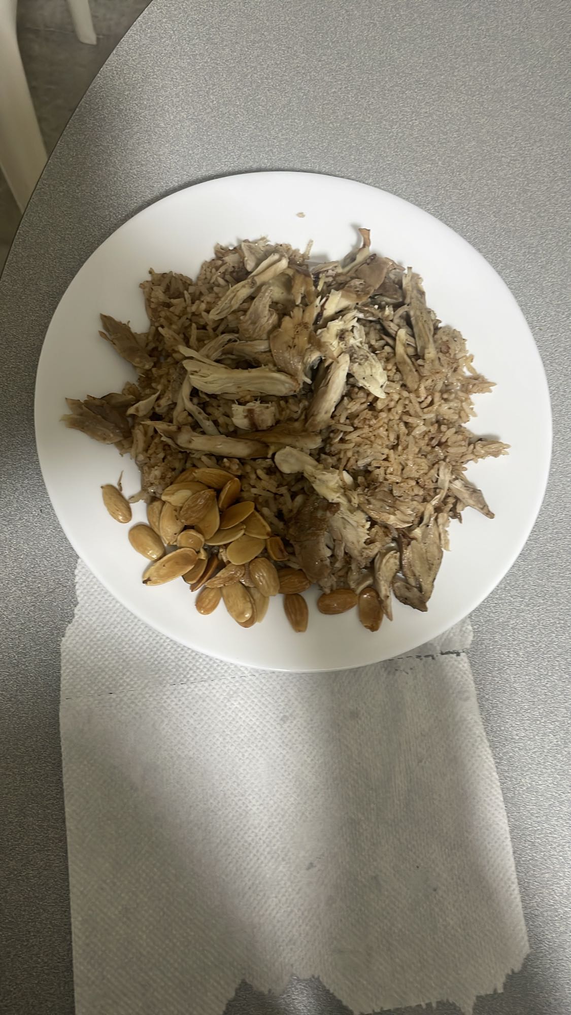 Chicken rice with nuts