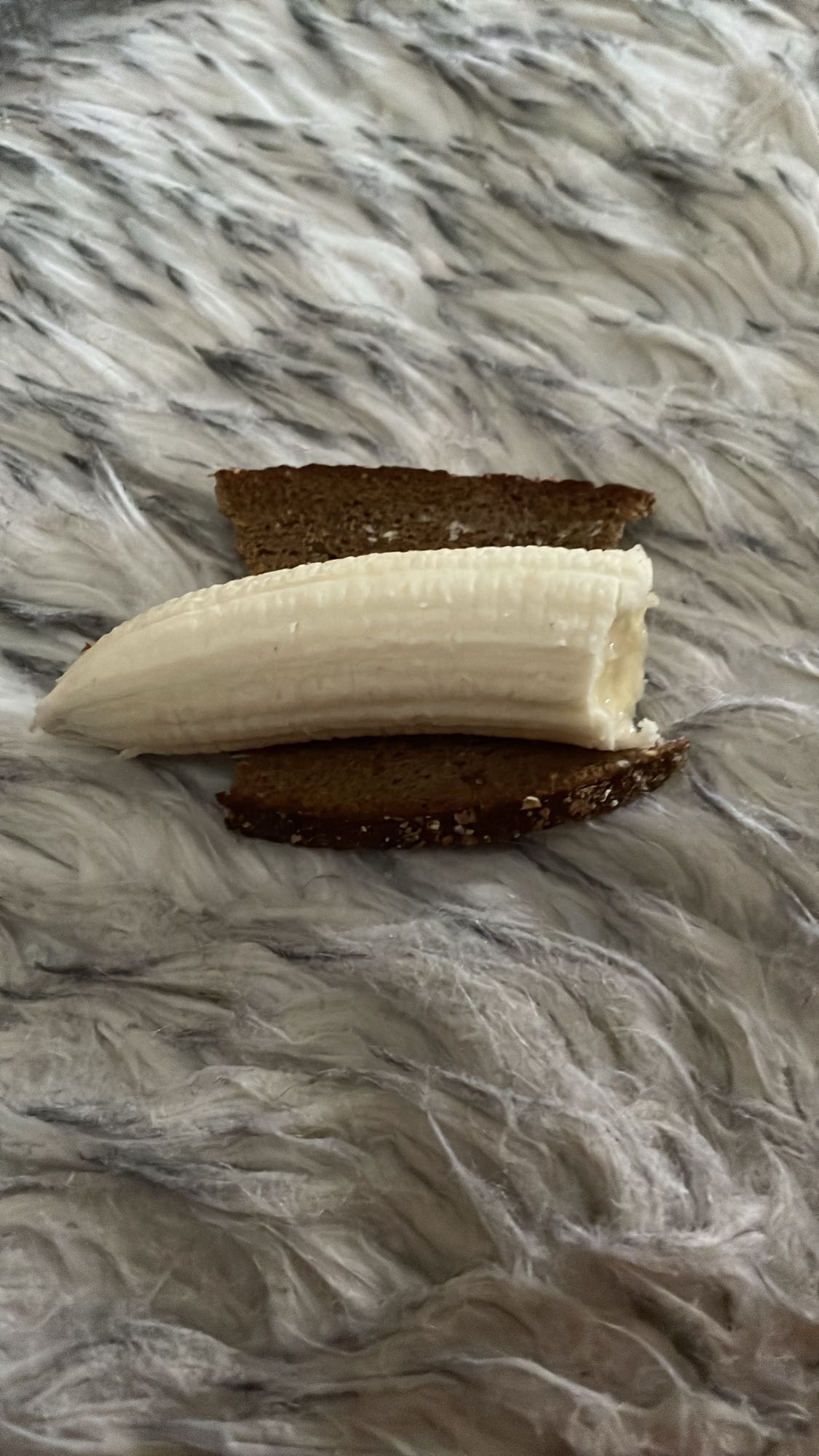 Banan på rågbröd