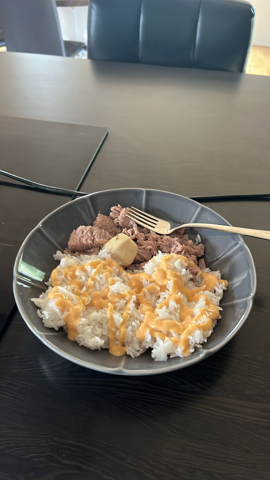 Tonfiskris med ostsås