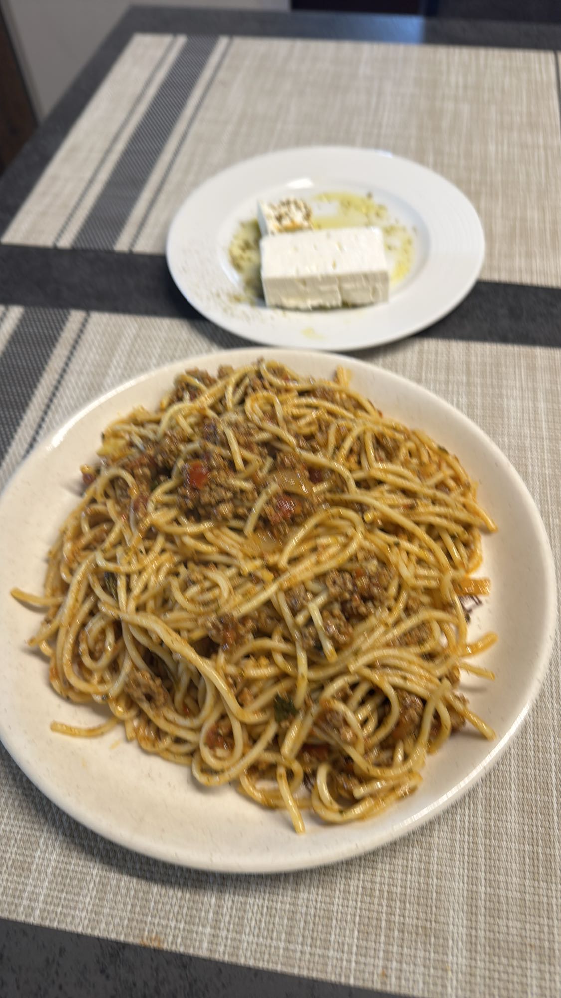 Spaghetti Bolognese mit Feta
