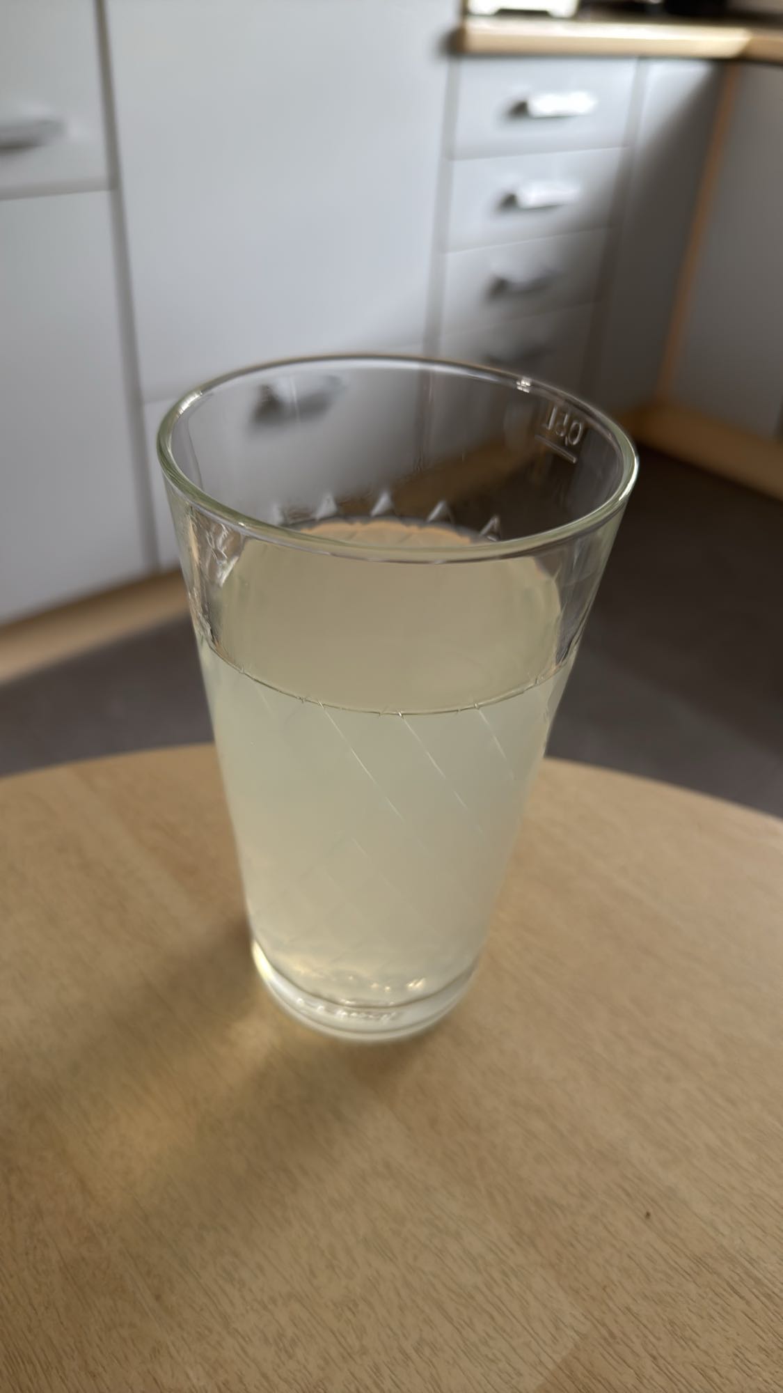 Wasser mit Zitronen 100% Direktsaft