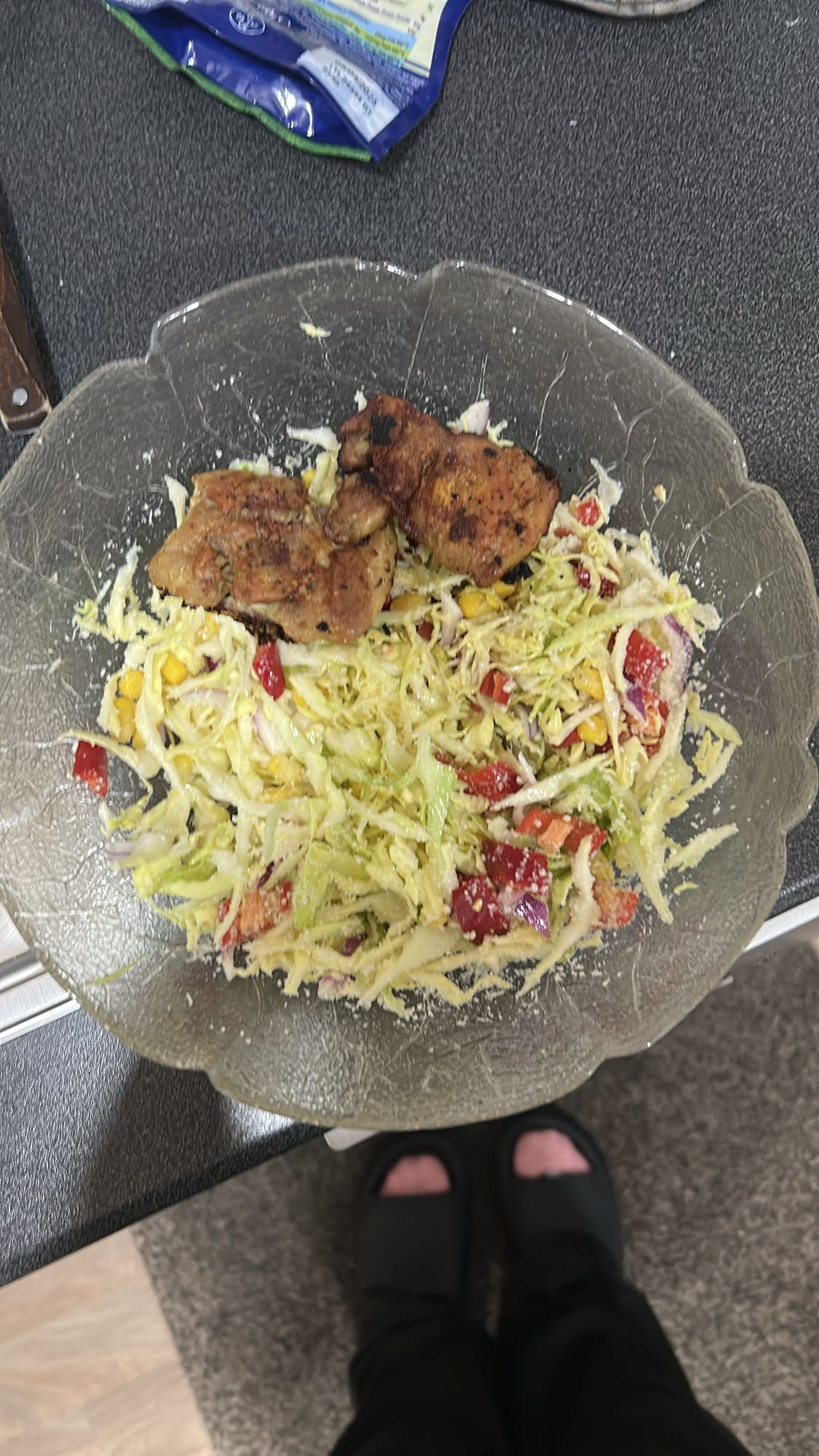 Kylling og kålsalat