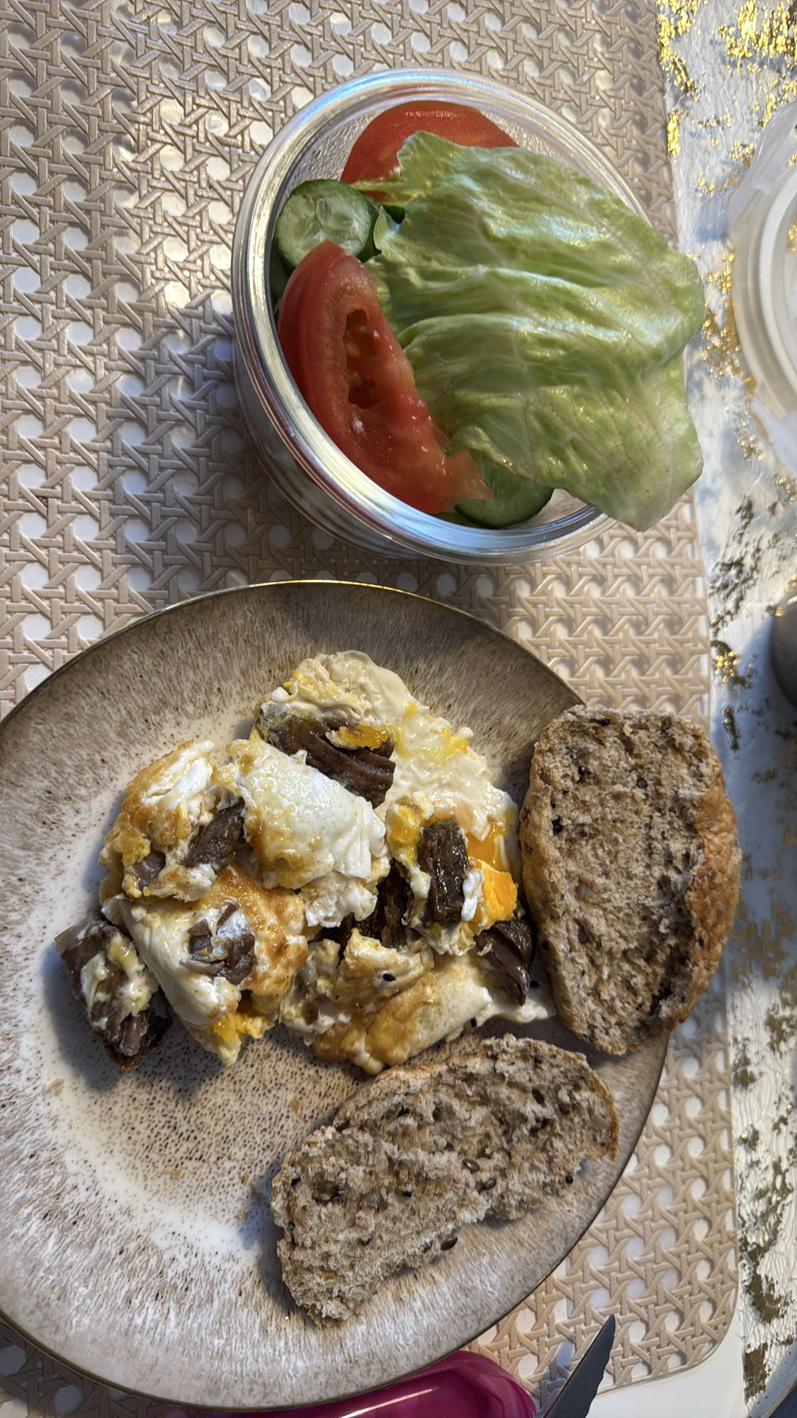 Ägg, kött & salladstallrik