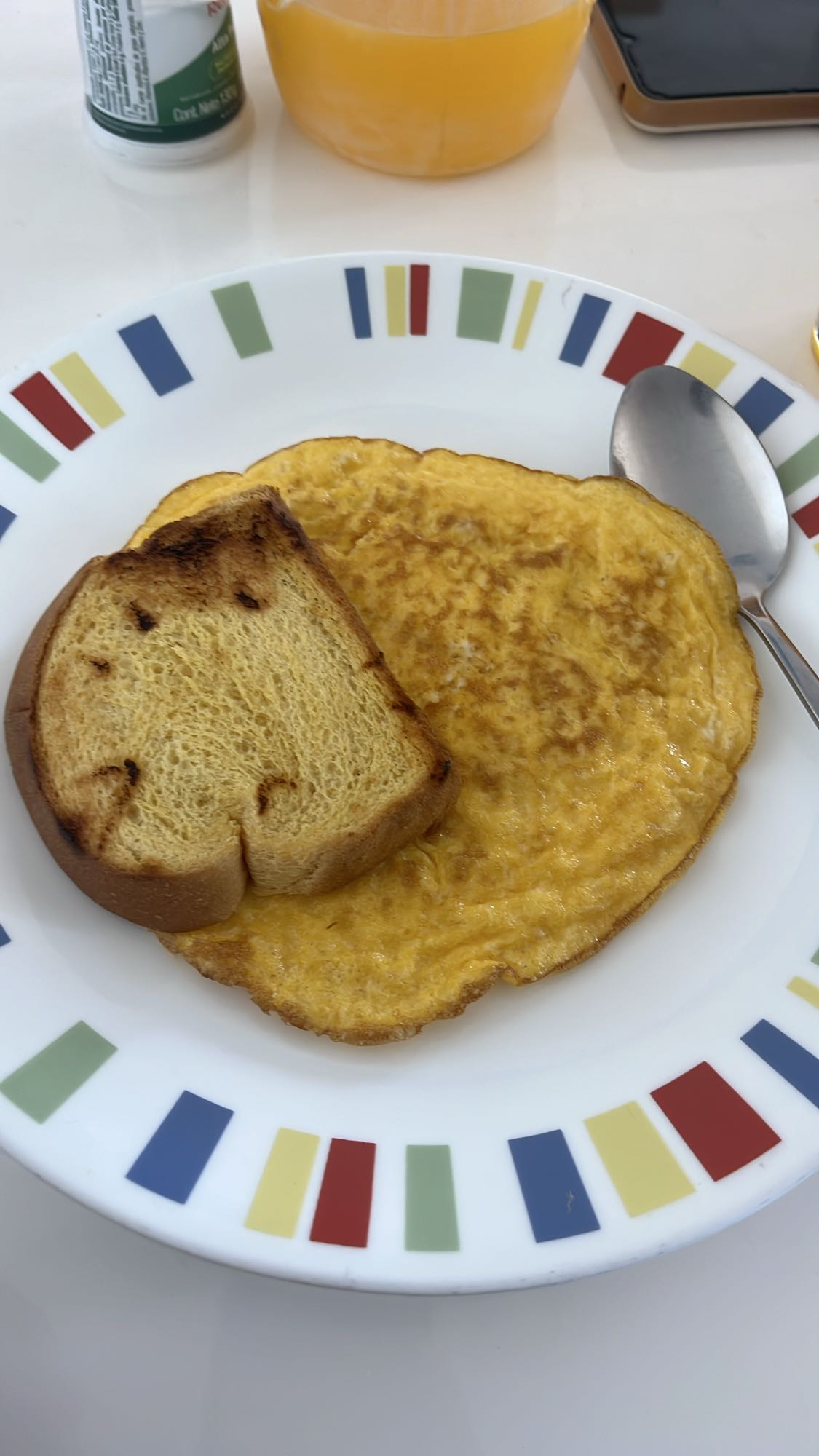 tostada y tortilla de huevo