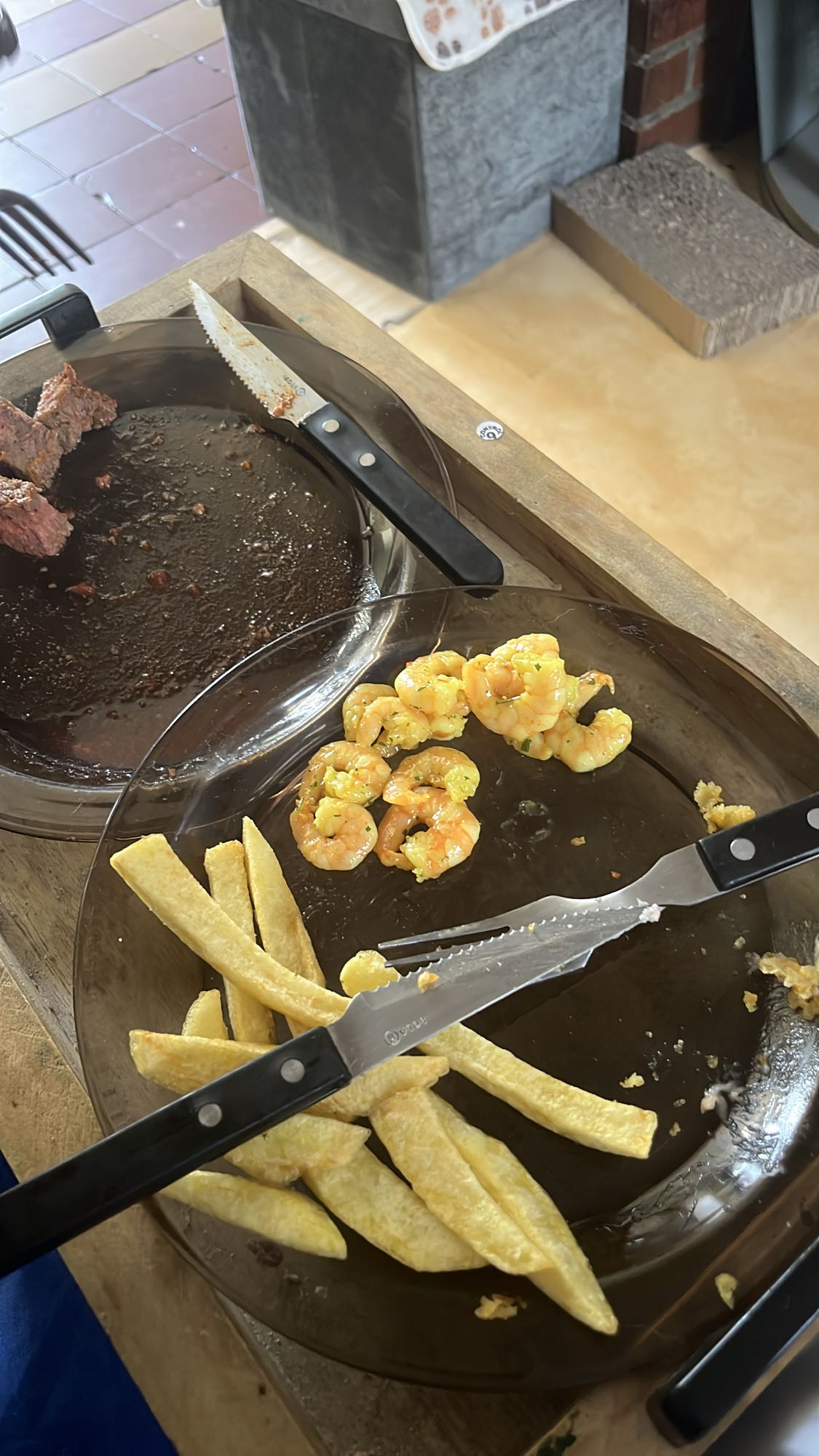 Crevettes, frites et steak