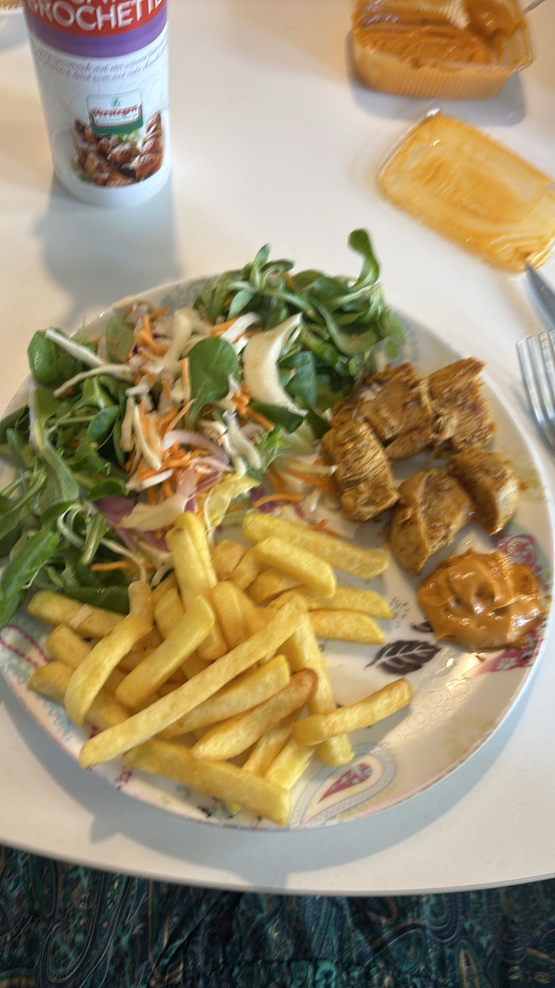 Kip met friet en salade