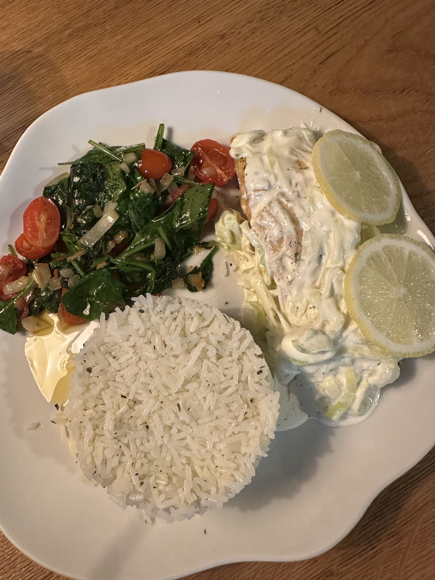 Łosoś z ryżem i sałatką