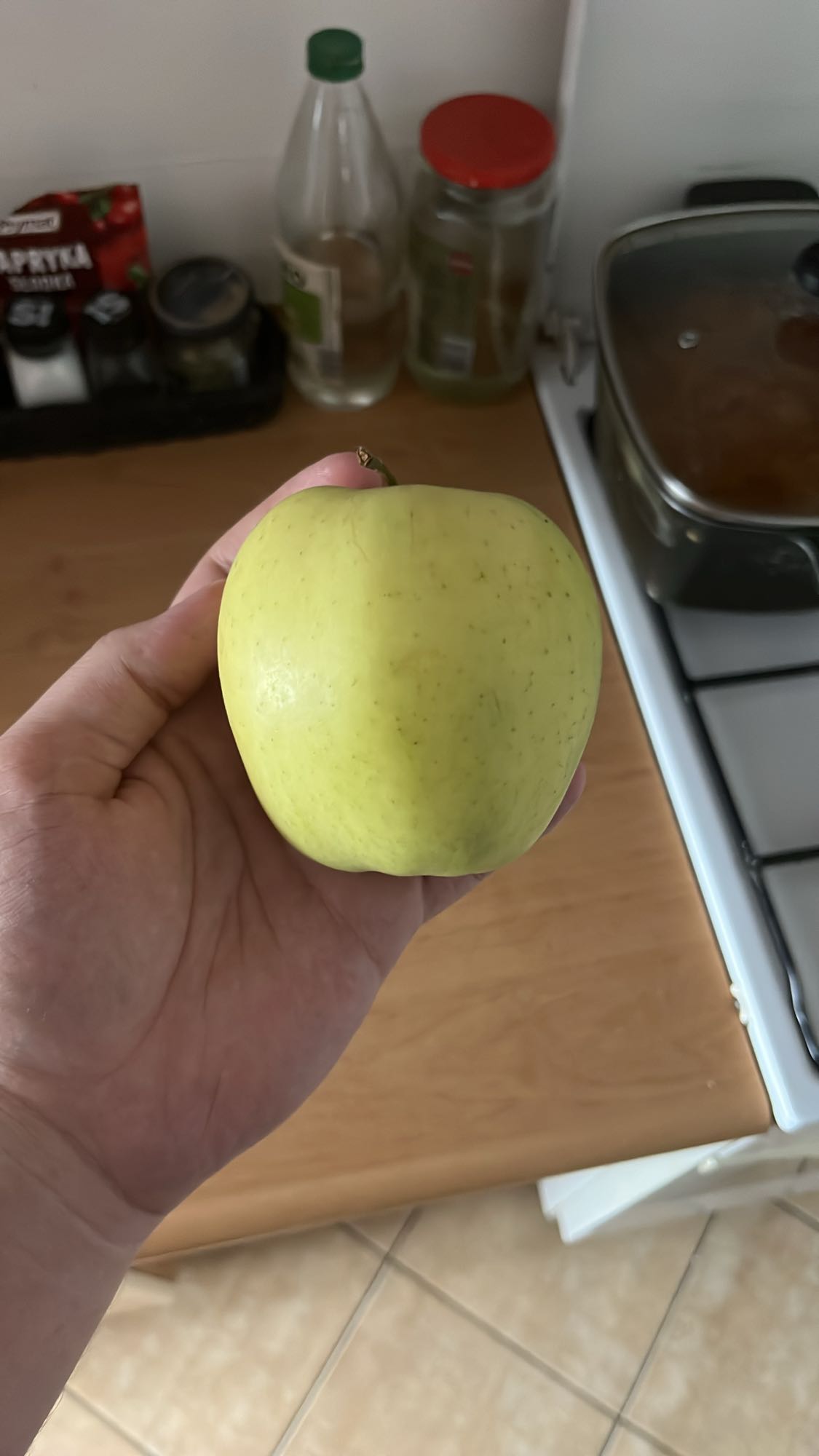 Зелена яблуко