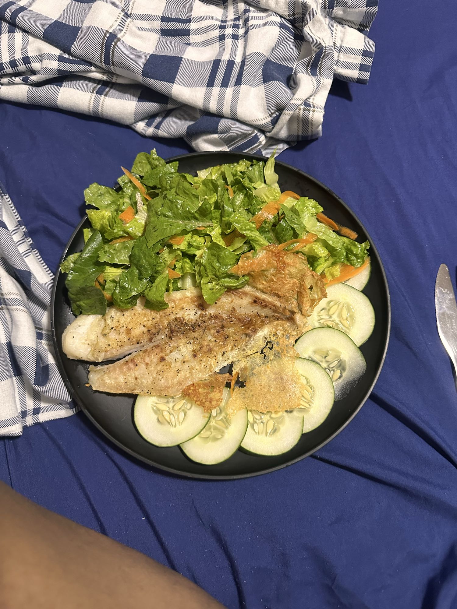 Pescado con ensalada