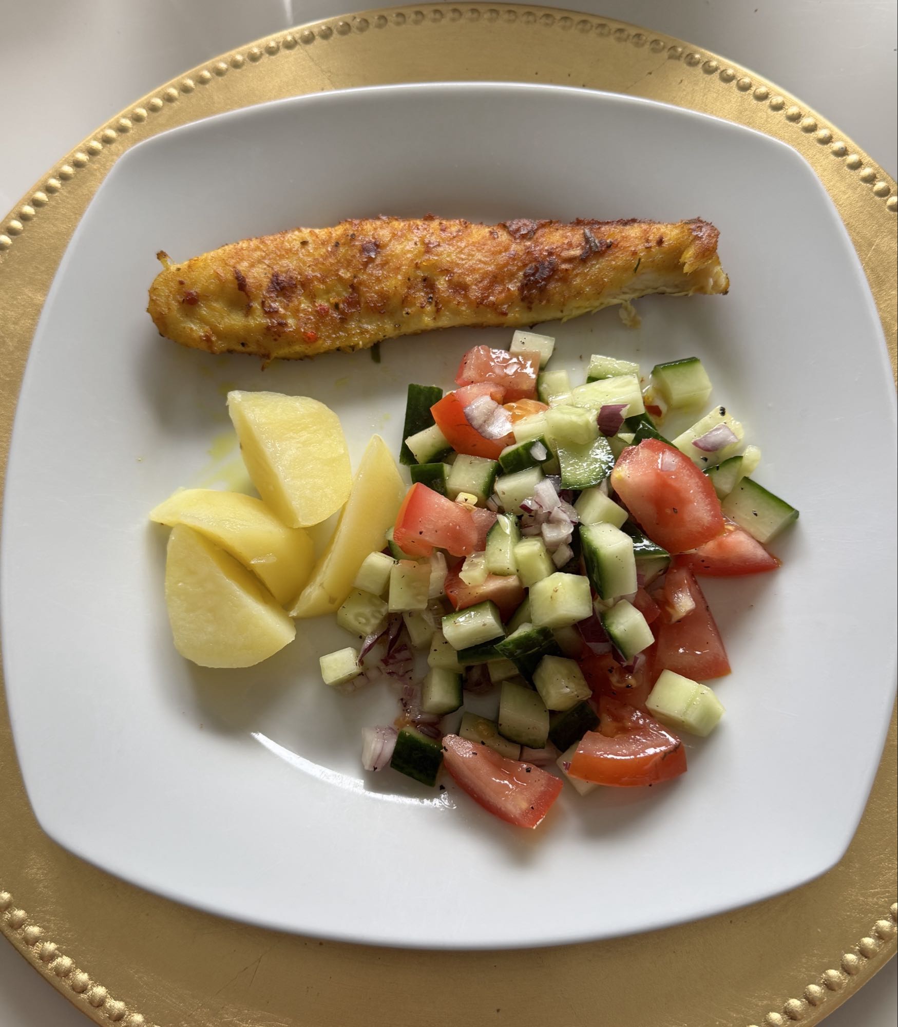 Zalm met aardappel en salade